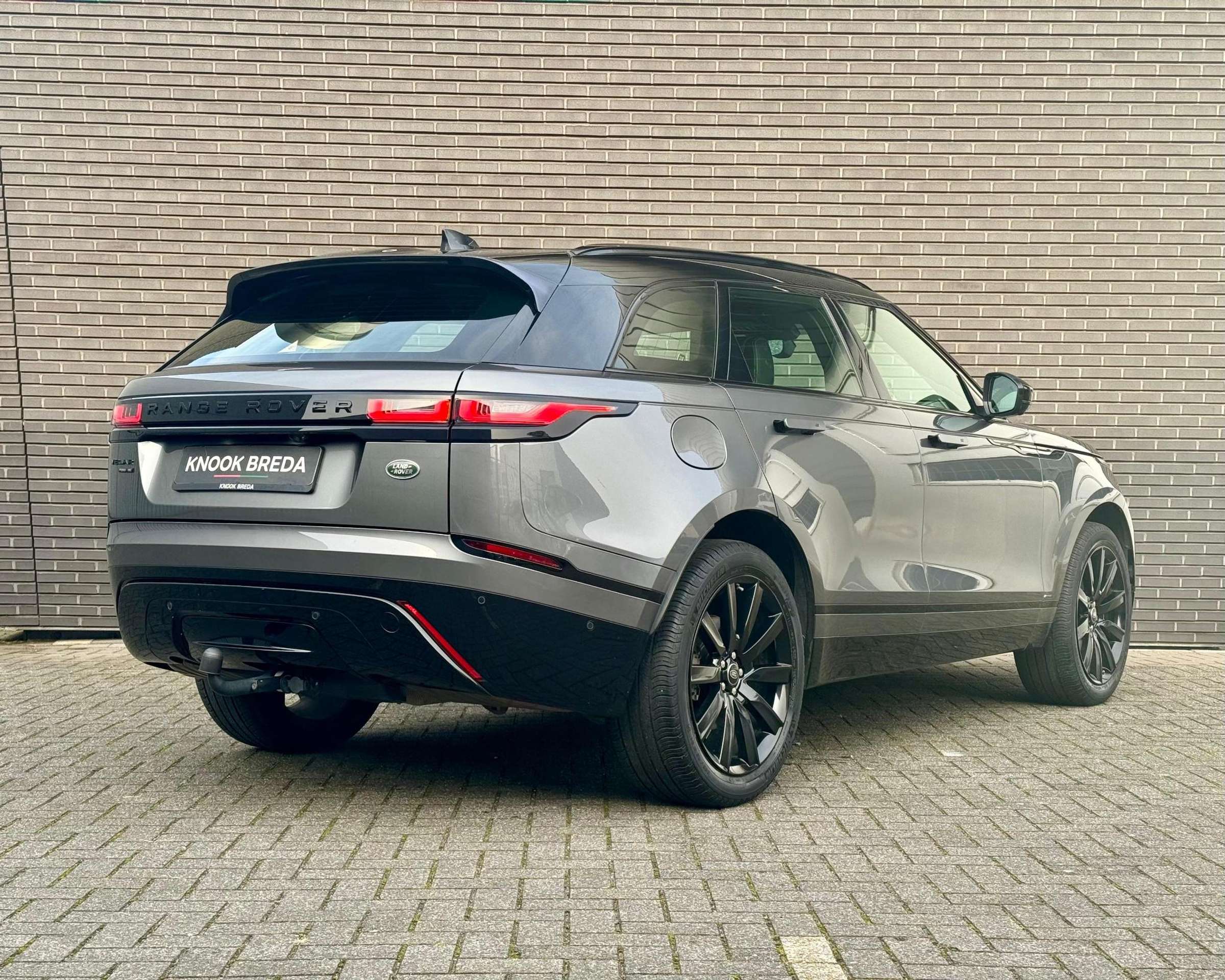 Land Rover - Range Rover Velar