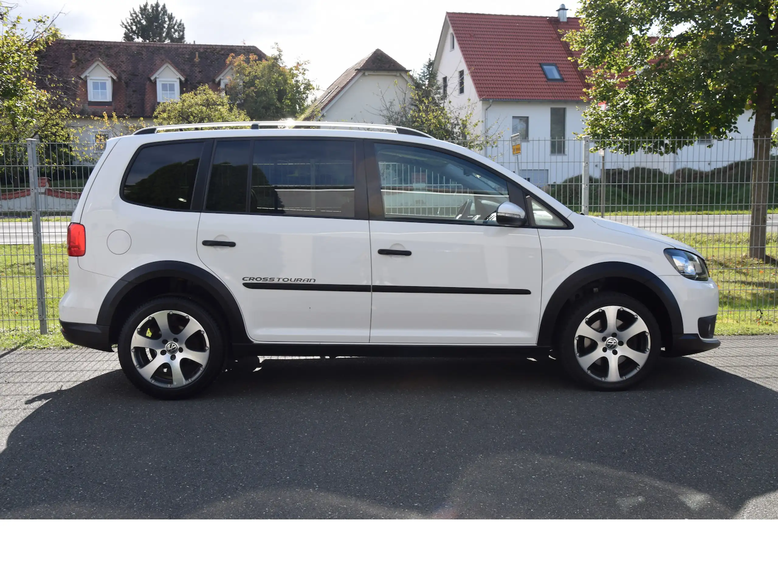 Volkswagen - Cross Touran