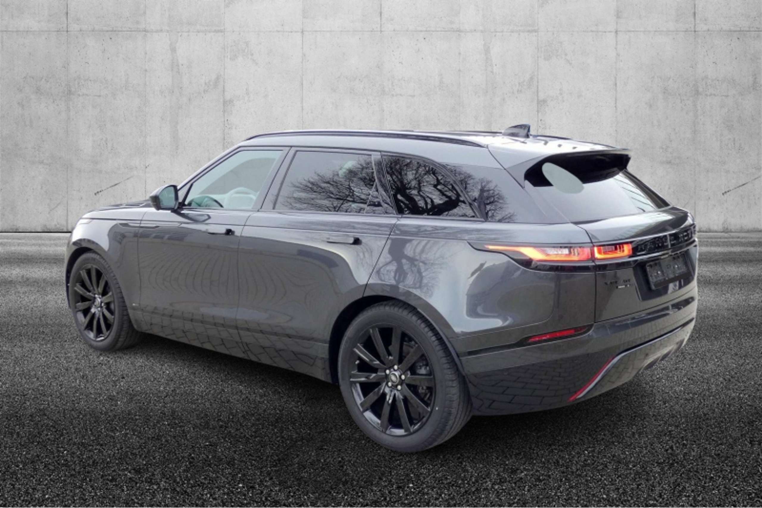 Land Rover - Range Rover Velar