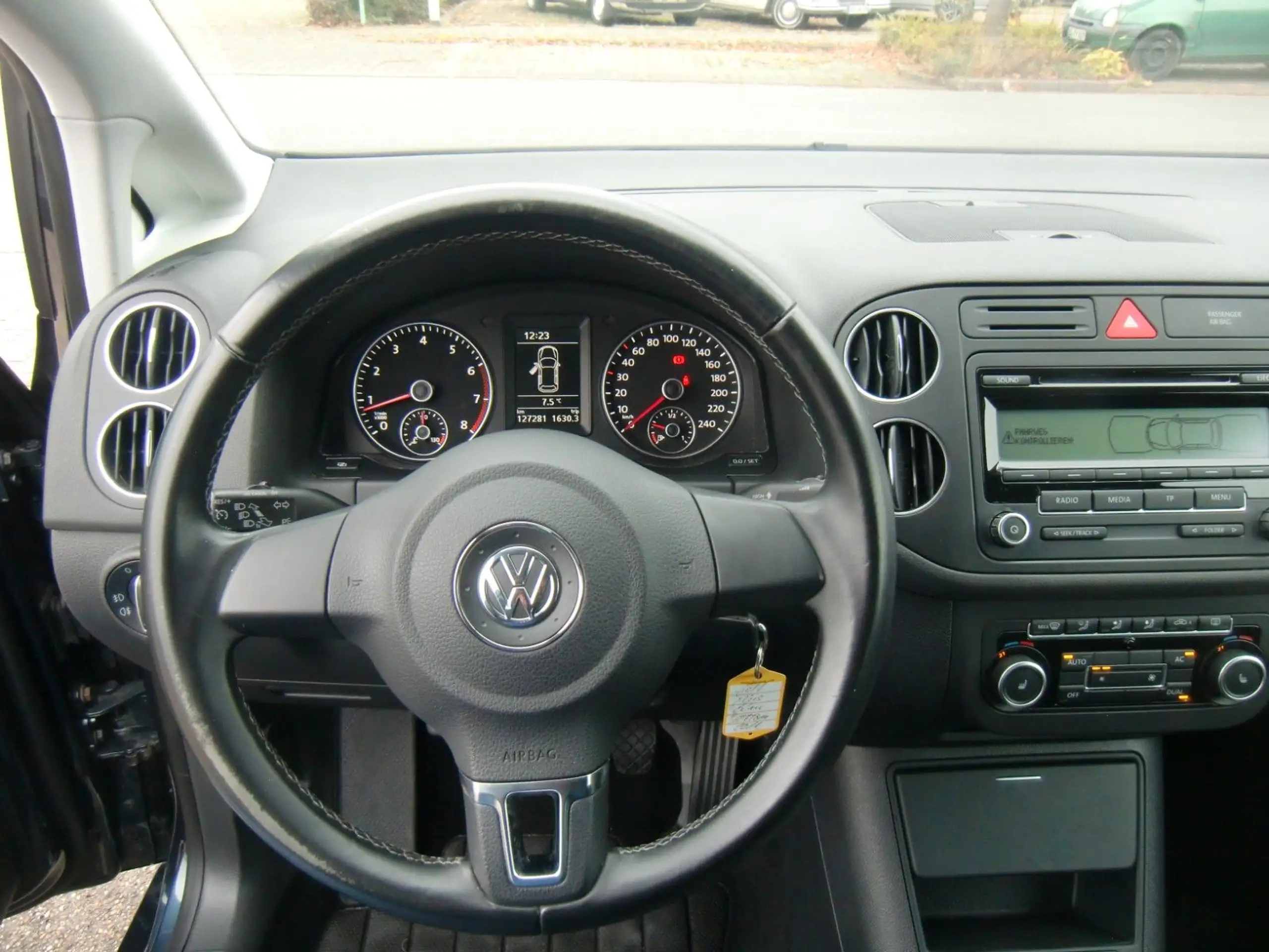 Volkswagen - Golf