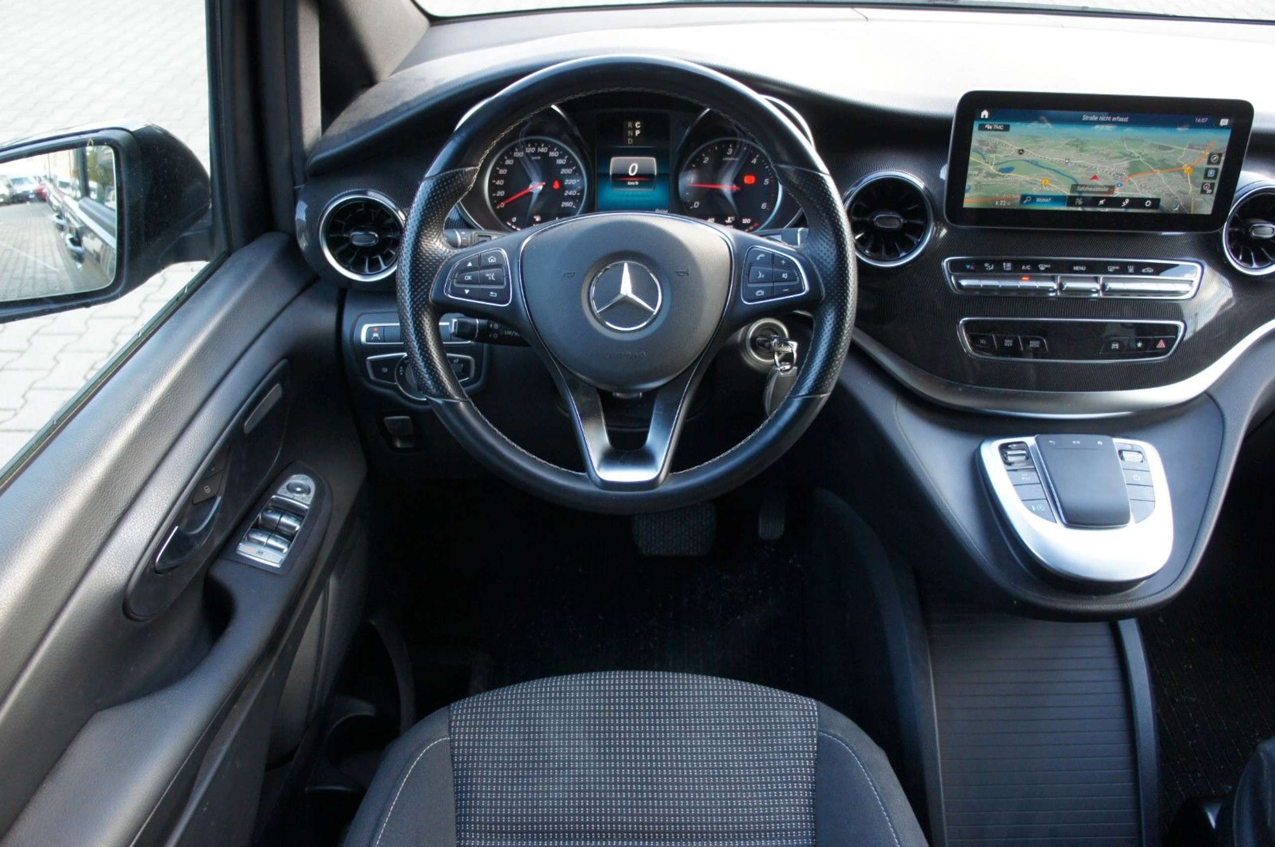 Mercedes-Benz - V 250