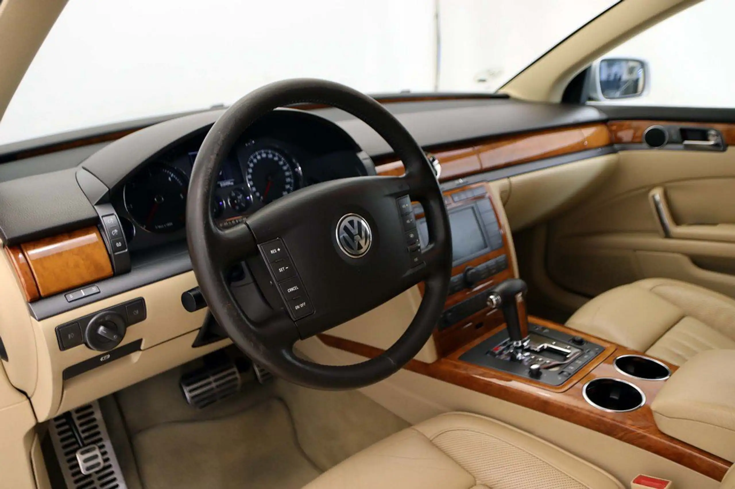 Volkswagen - Phaeton