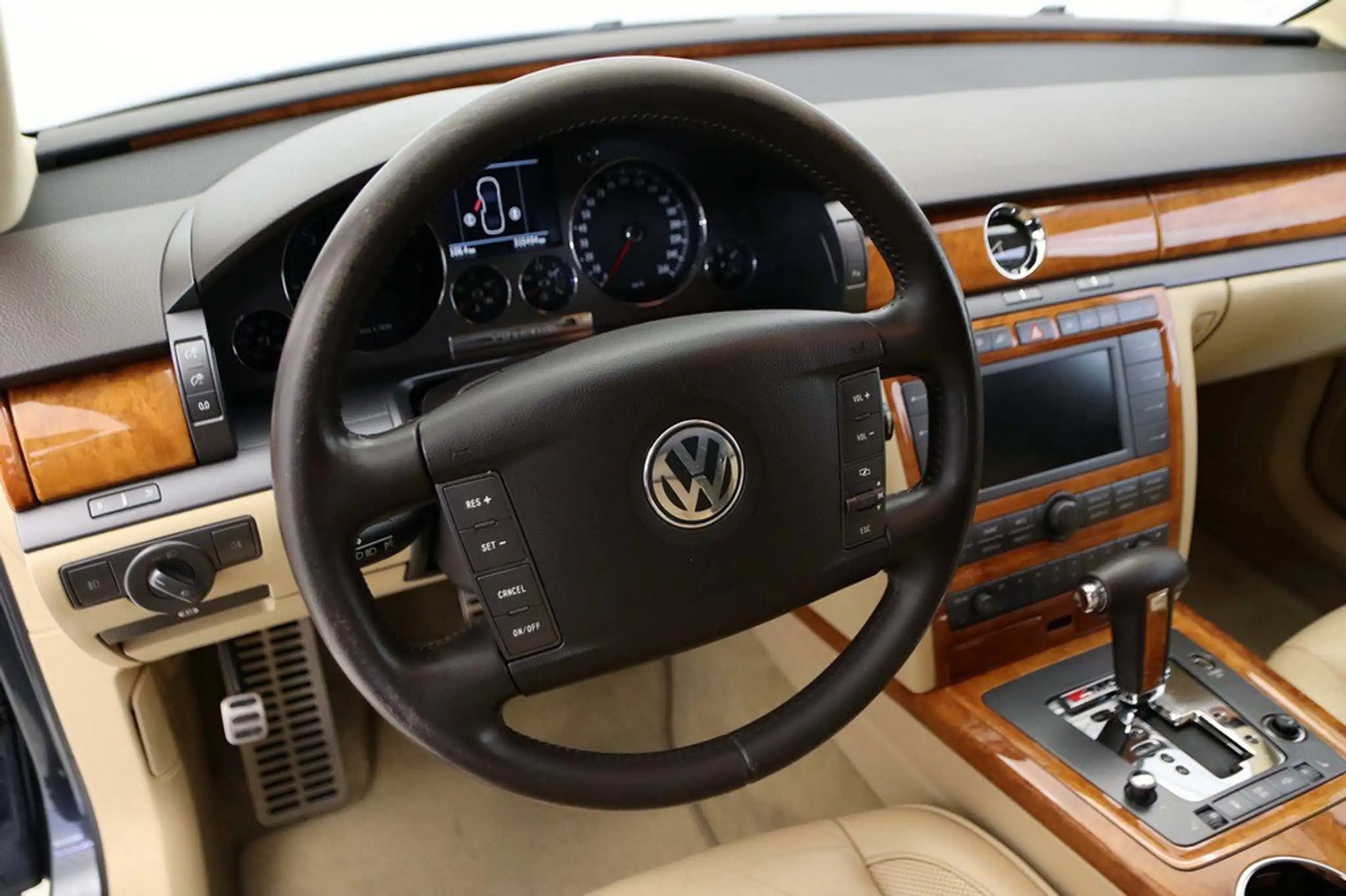 Volkswagen - Phaeton