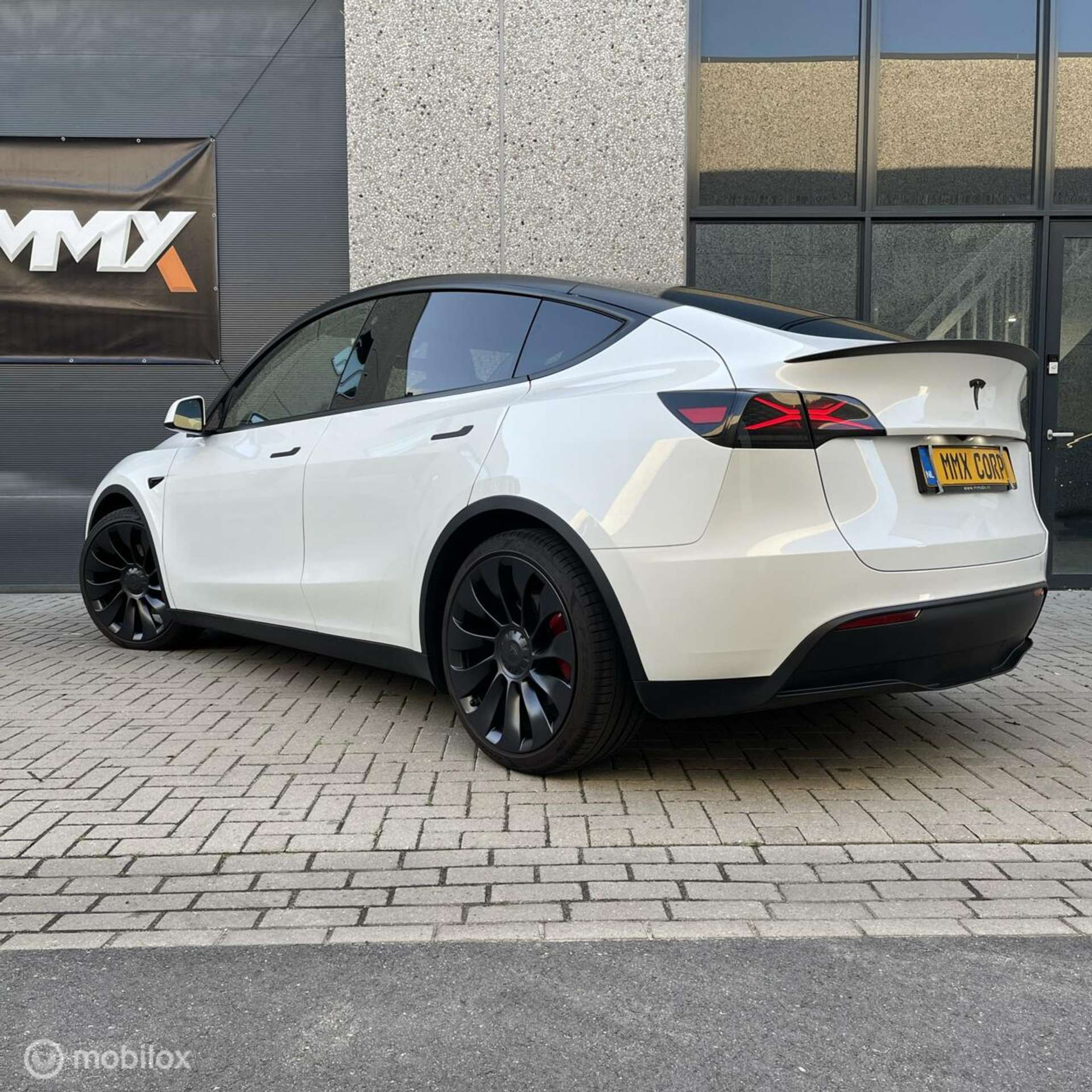 Tesla - Model Y