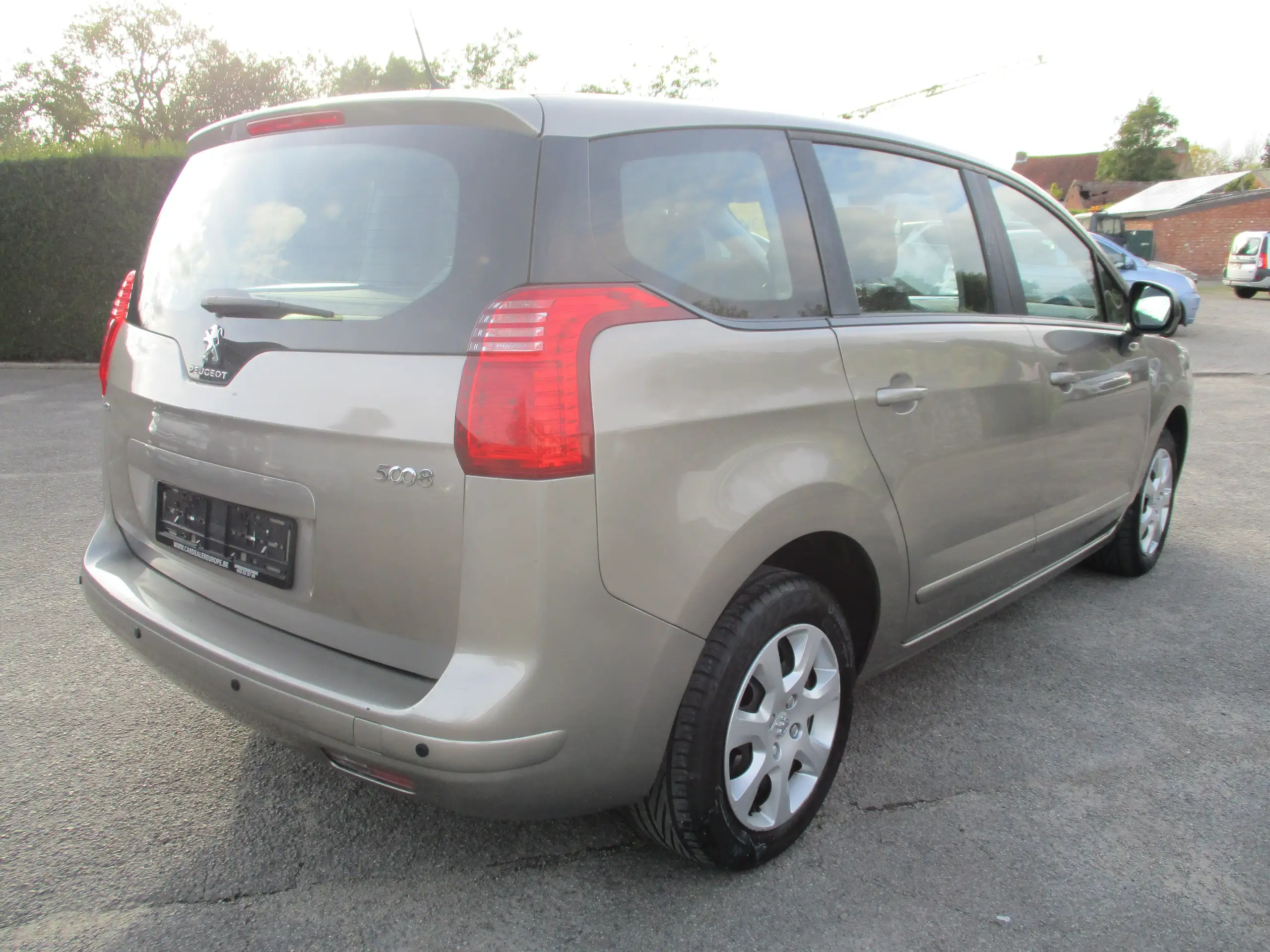 Peugeot - 5008