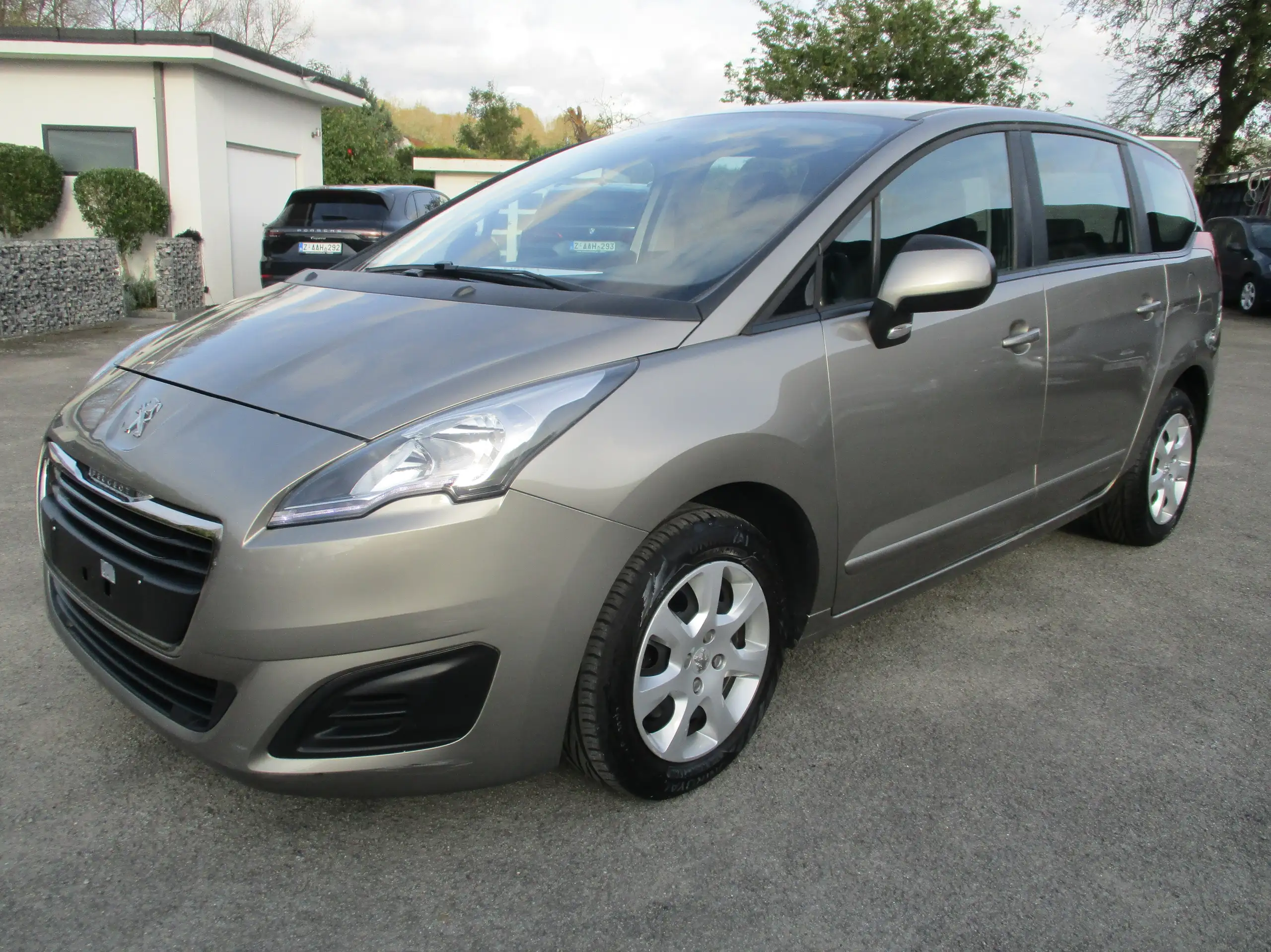 Peugeot - 5008