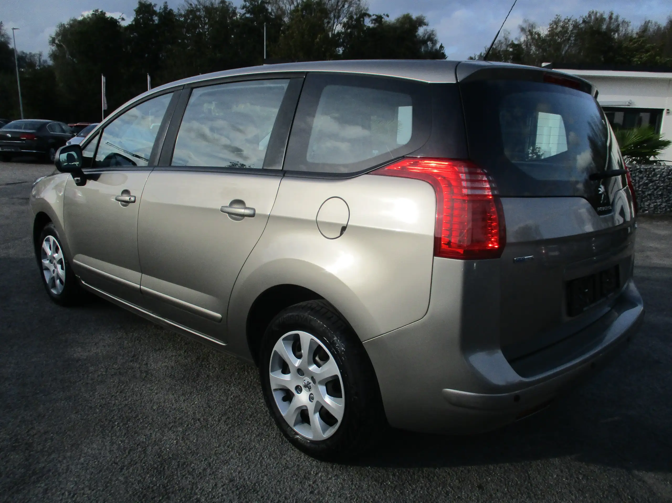 Peugeot - 5008