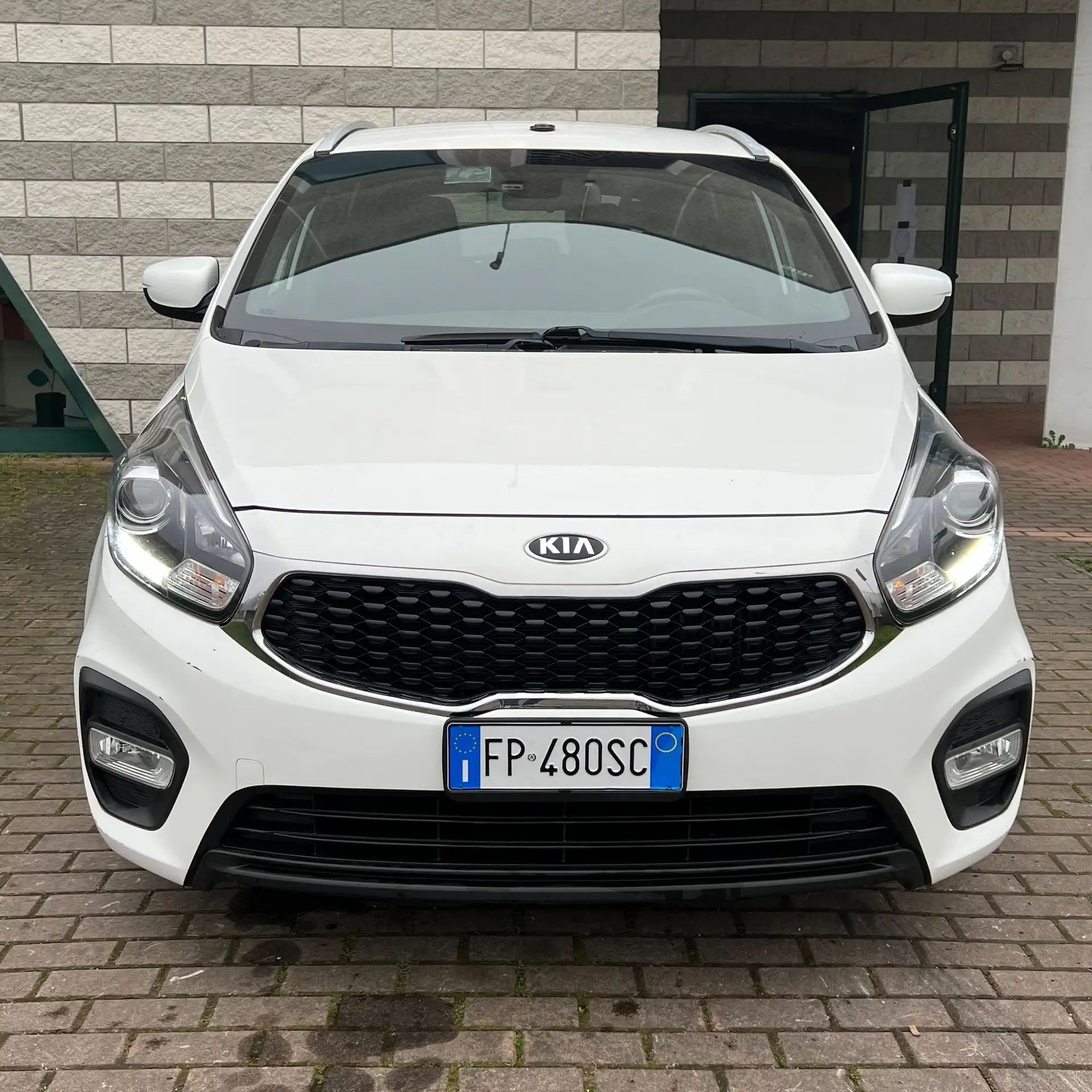 Kia - Carens