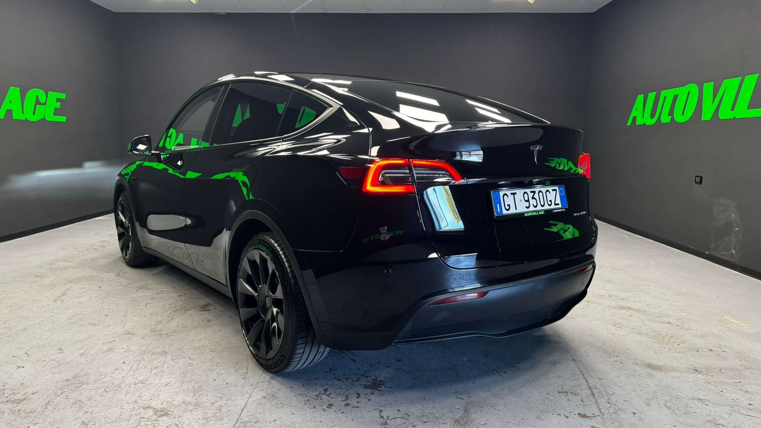 Tesla - Model Y