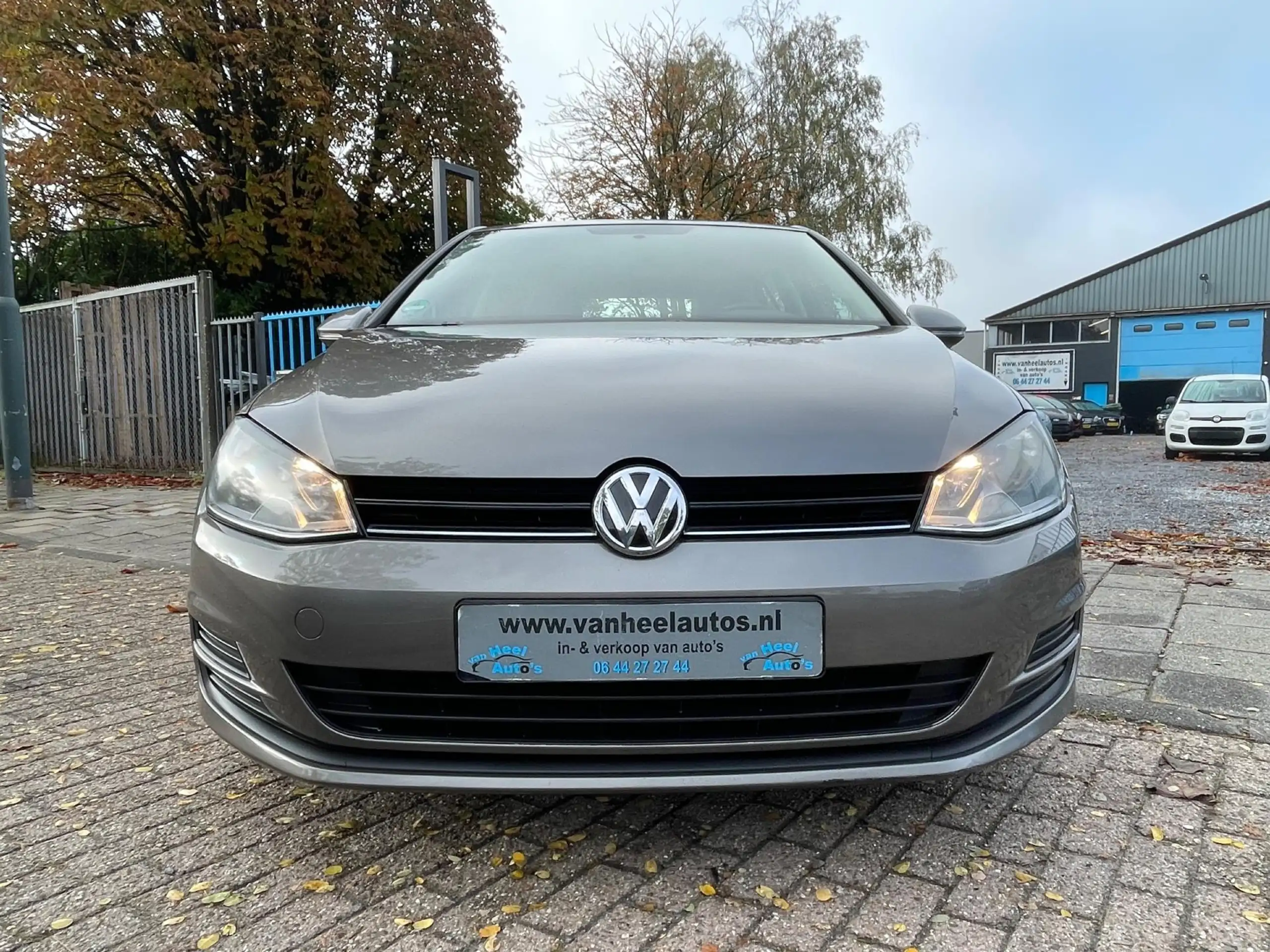 Volkswagen - Golf