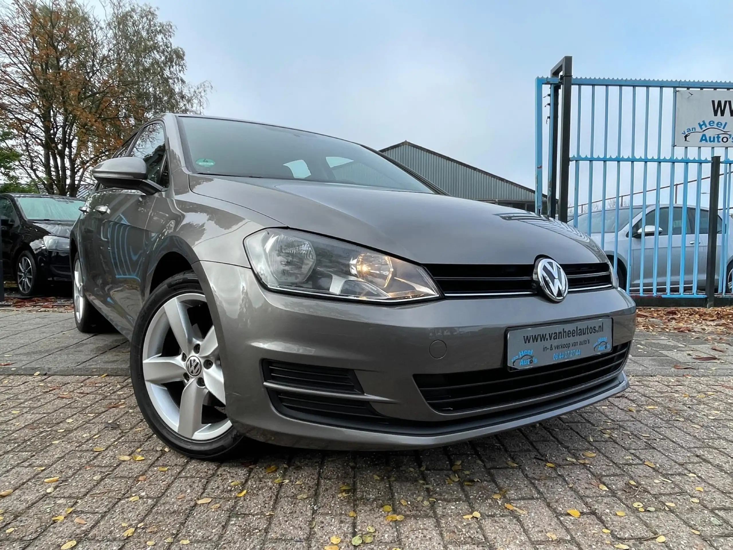 Volkswagen - Golf