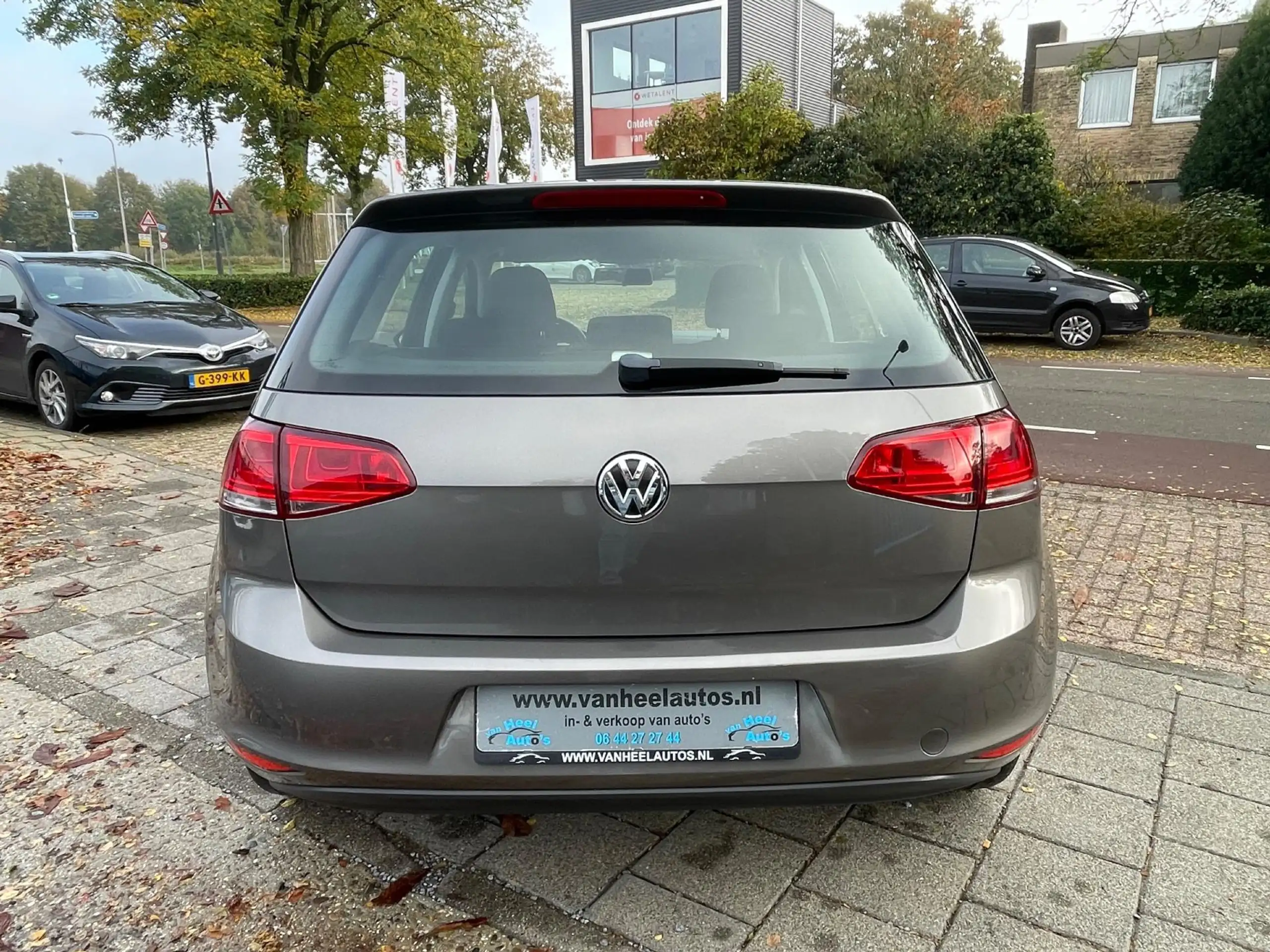 Volkswagen - Golf