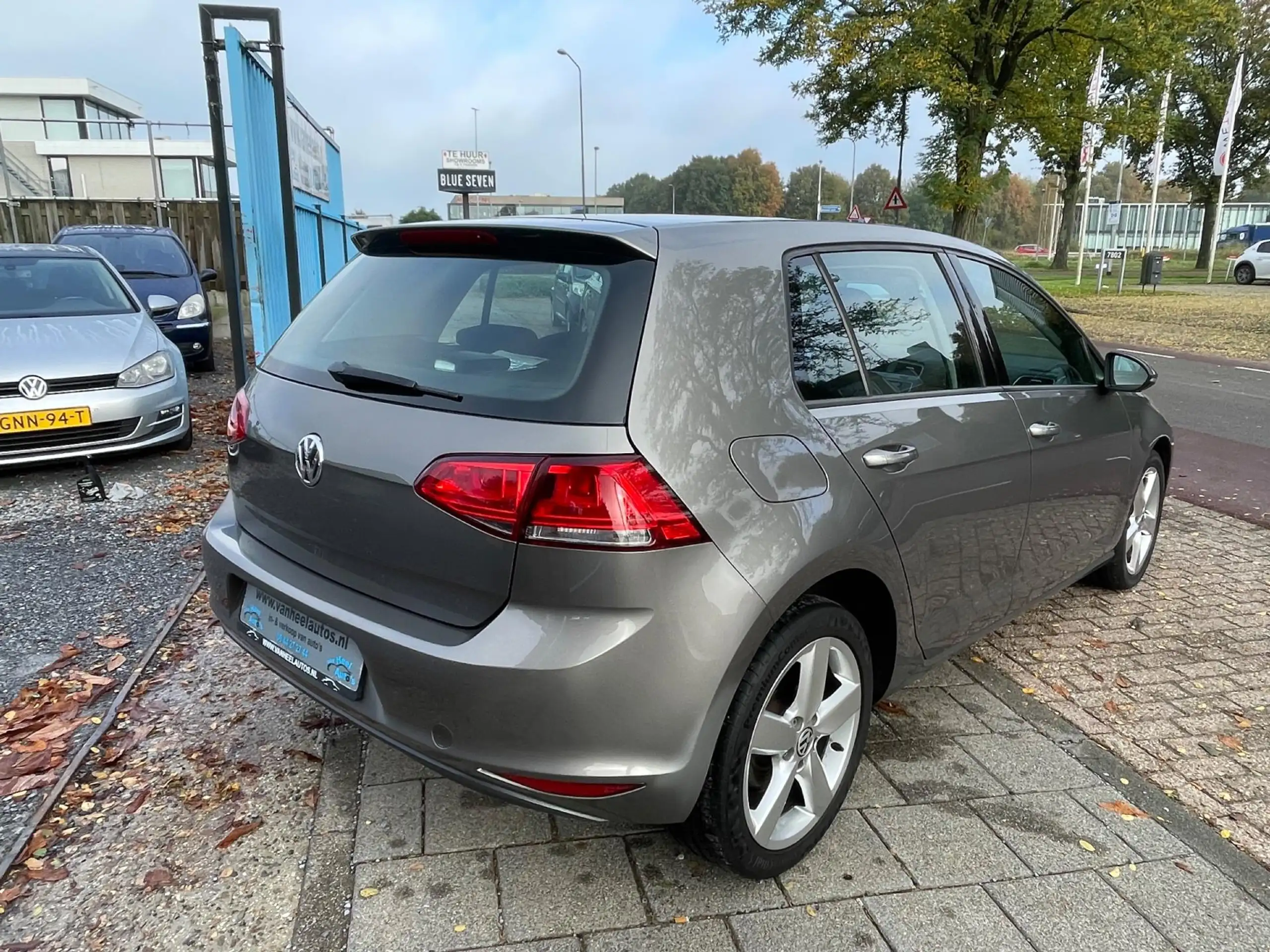 Volkswagen - Golf