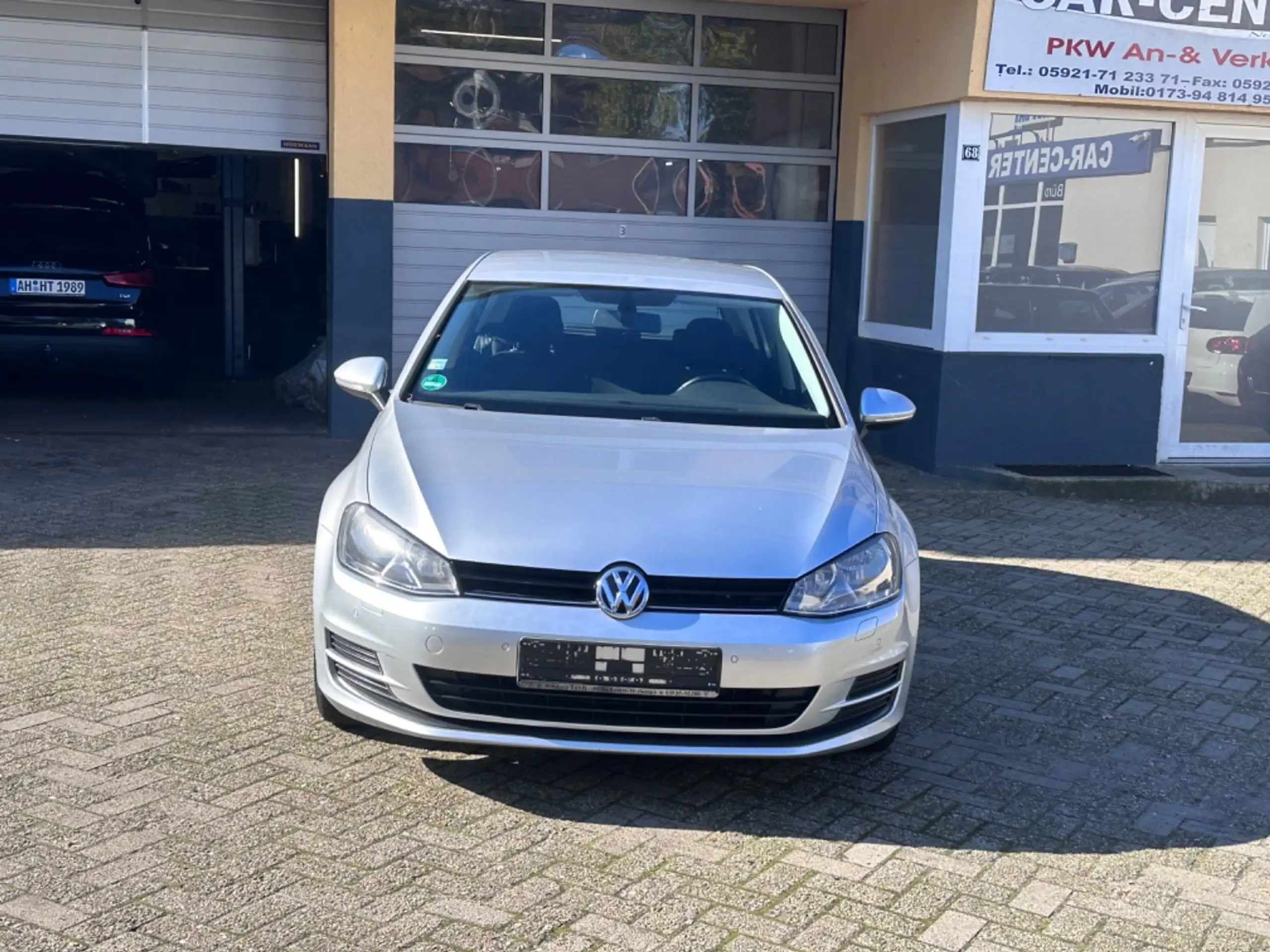 Volkswagen - Golf