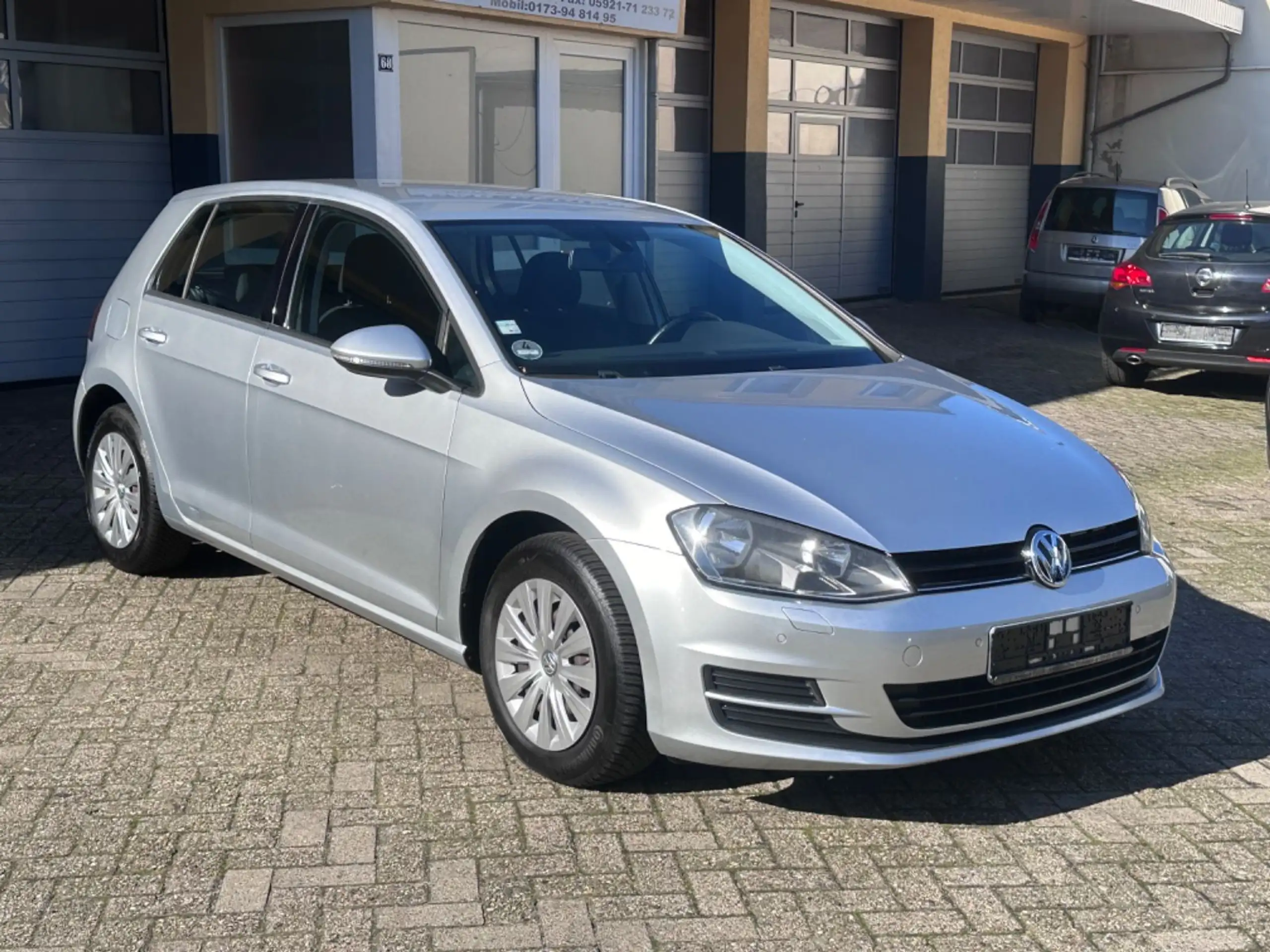 Volkswagen - Golf