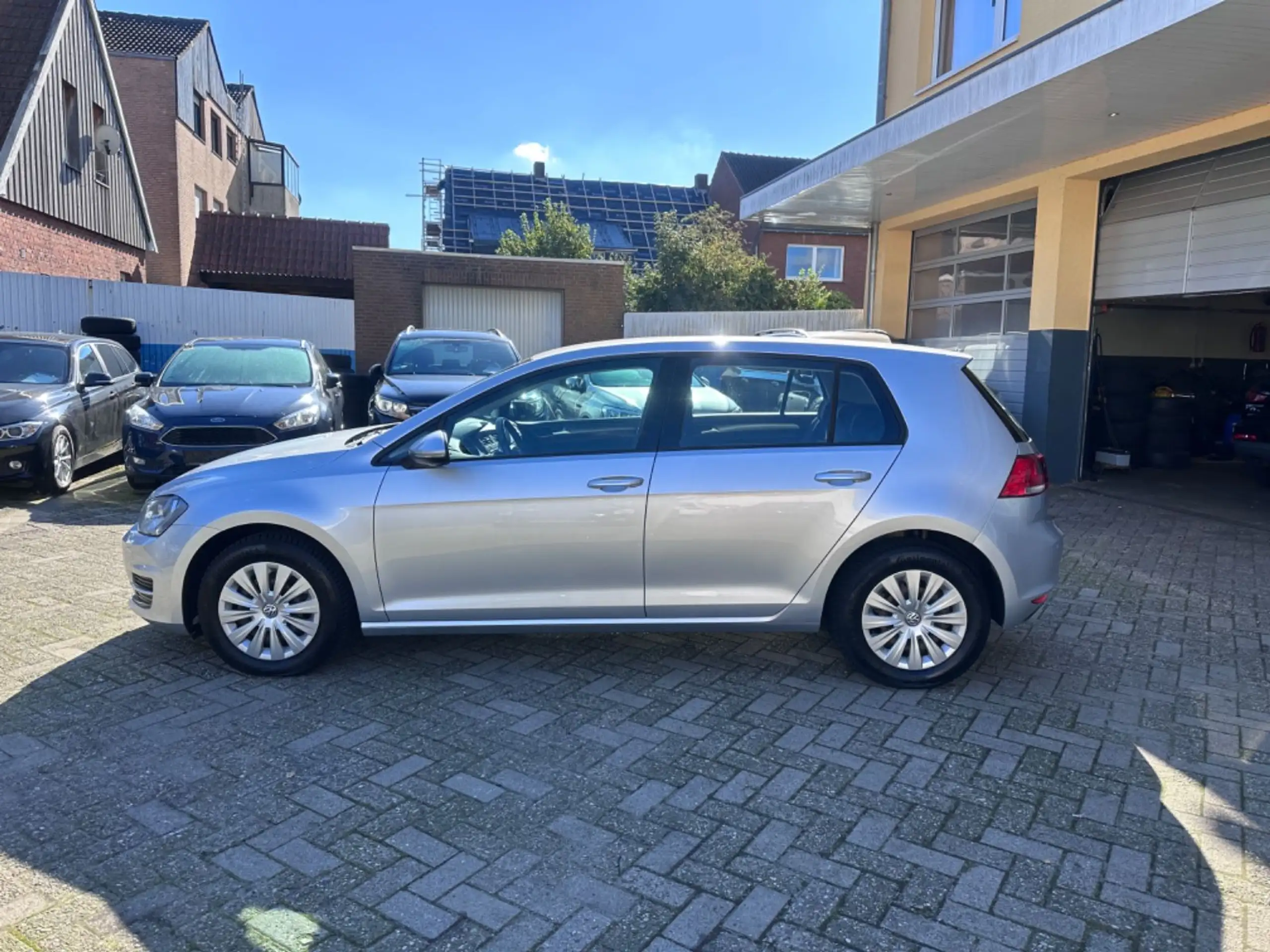 Volkswagen - Golf