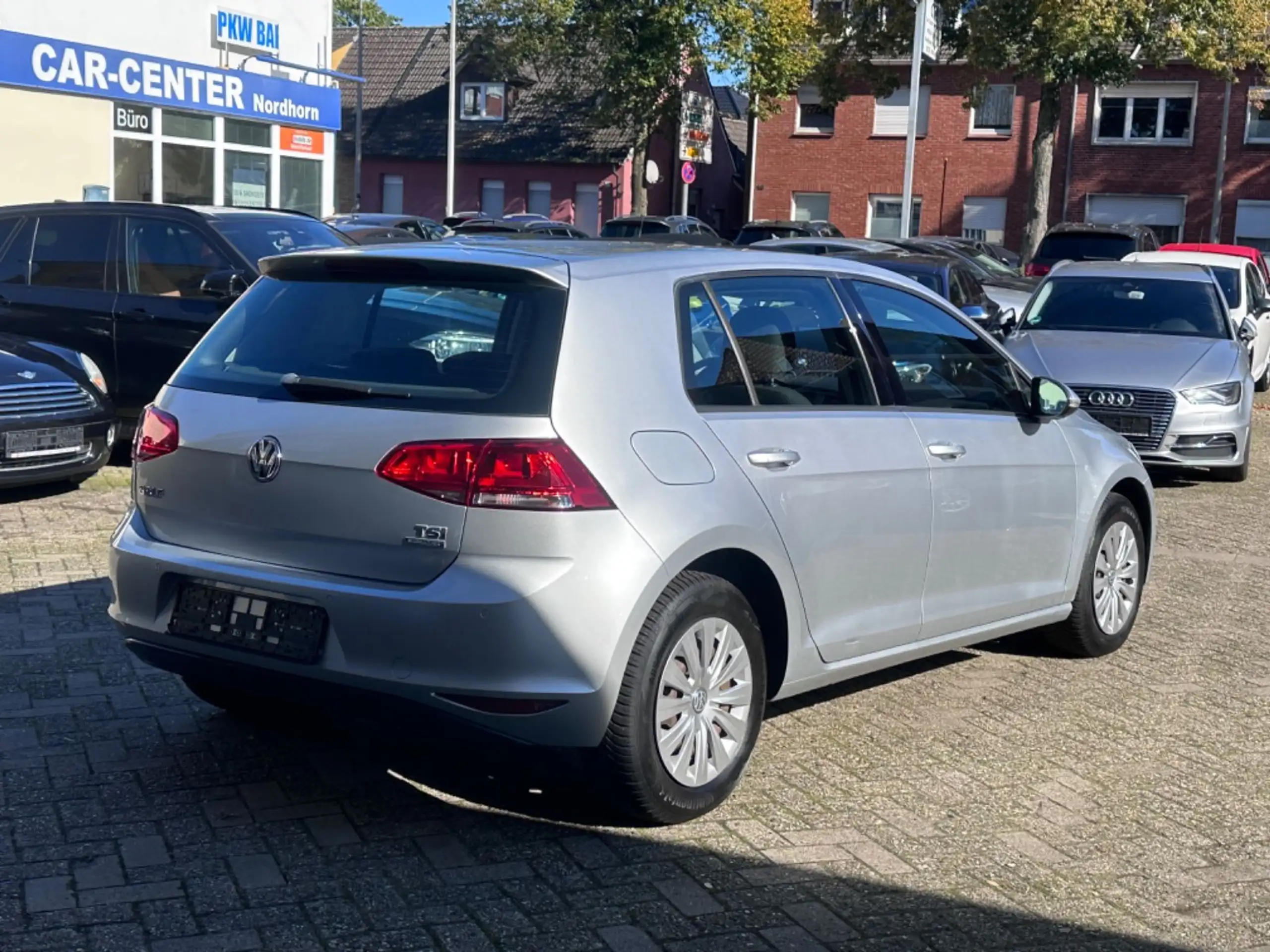 Volkswagen - Golf