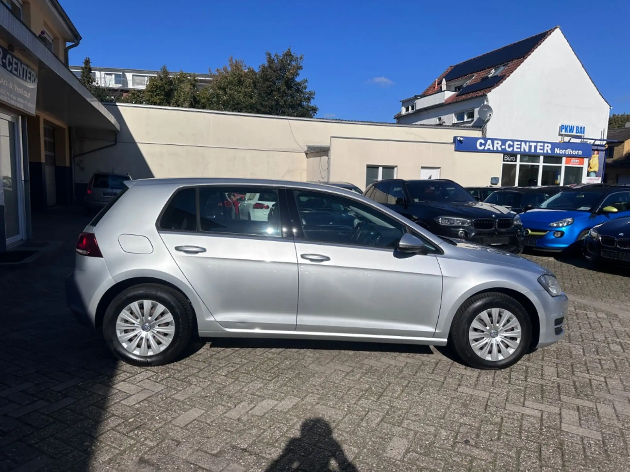 Volkswagen - Golf