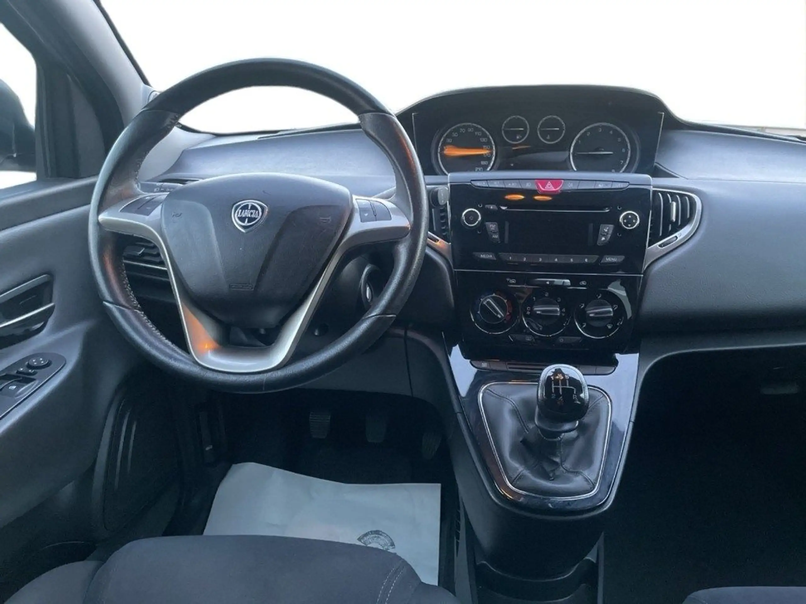 Lancia - Ypsilon