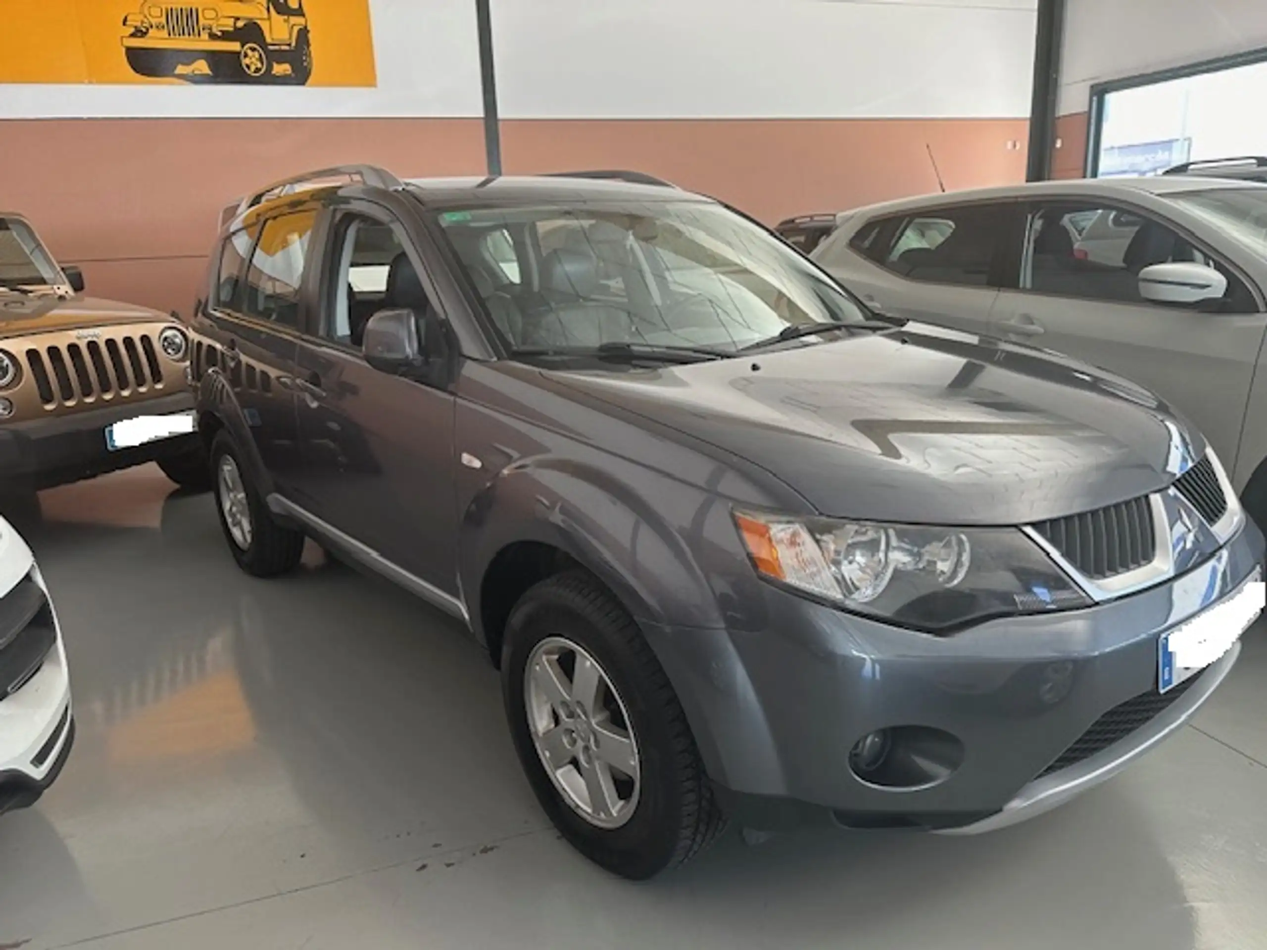 Mitsubishi - Outlander