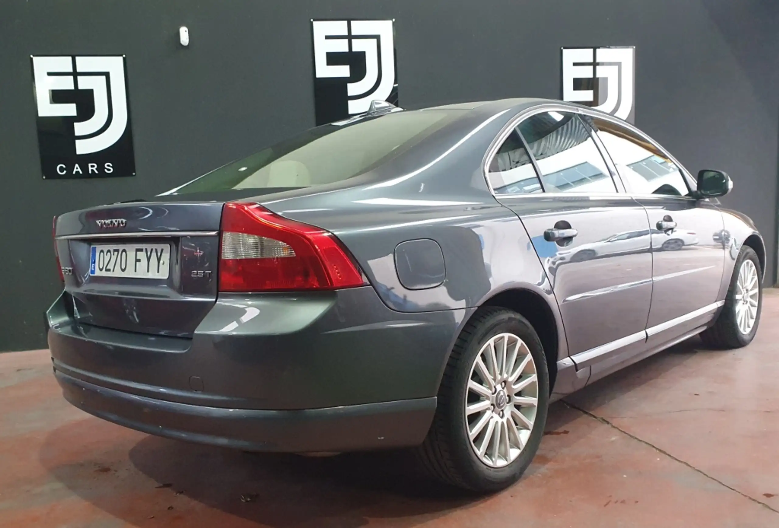 Volvo - S80