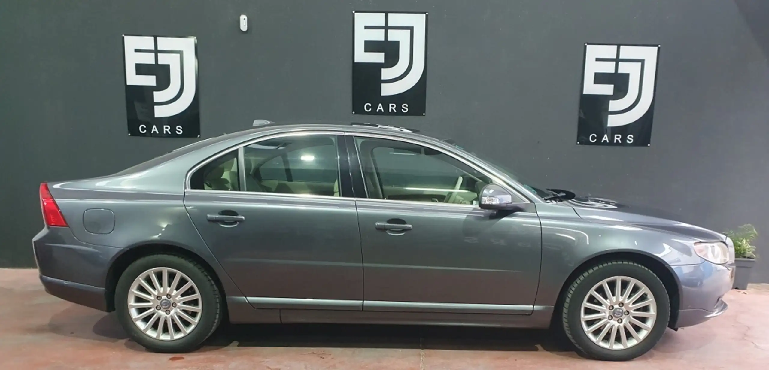 Volvo - S80