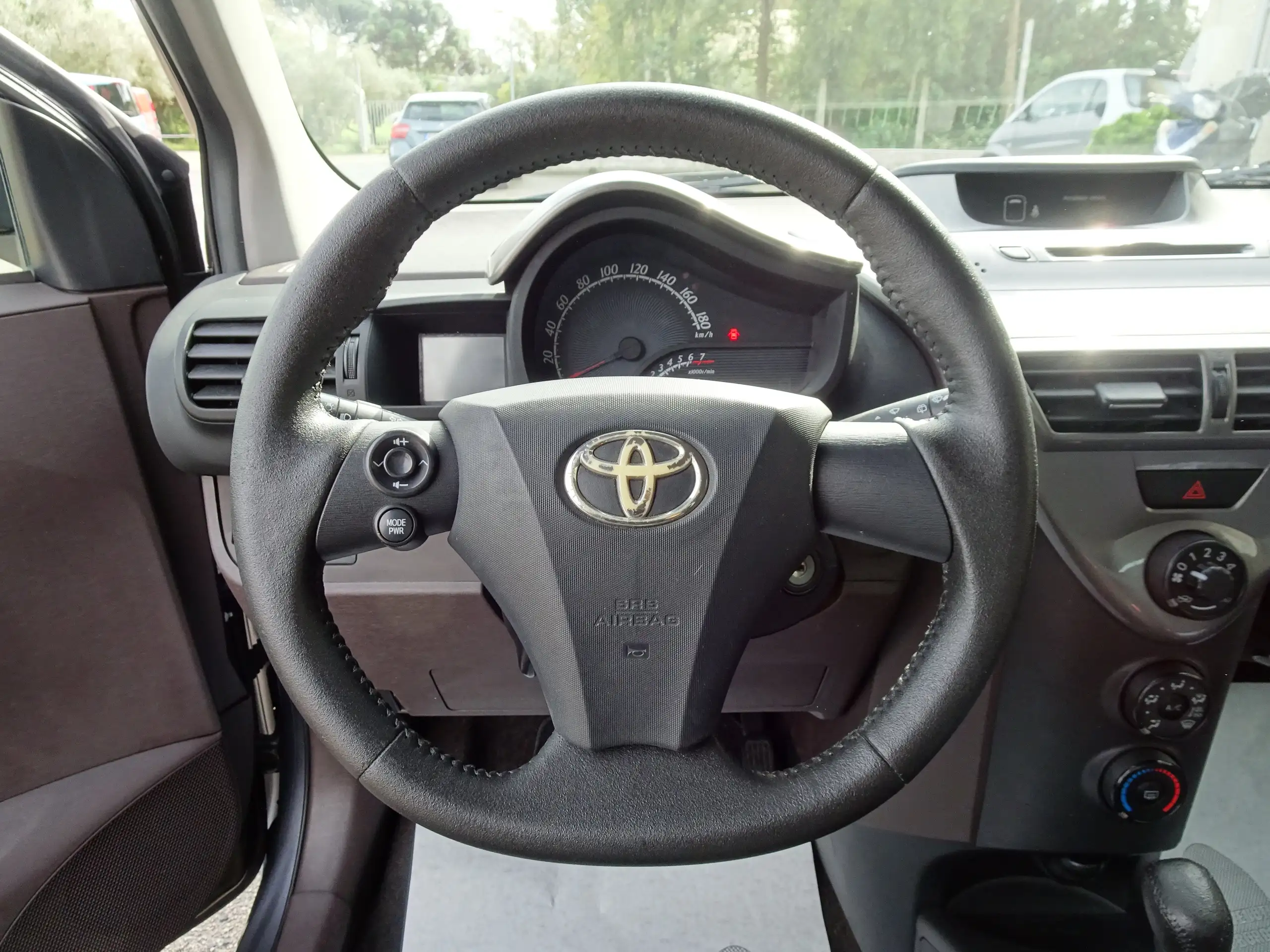 Toyota - iQ