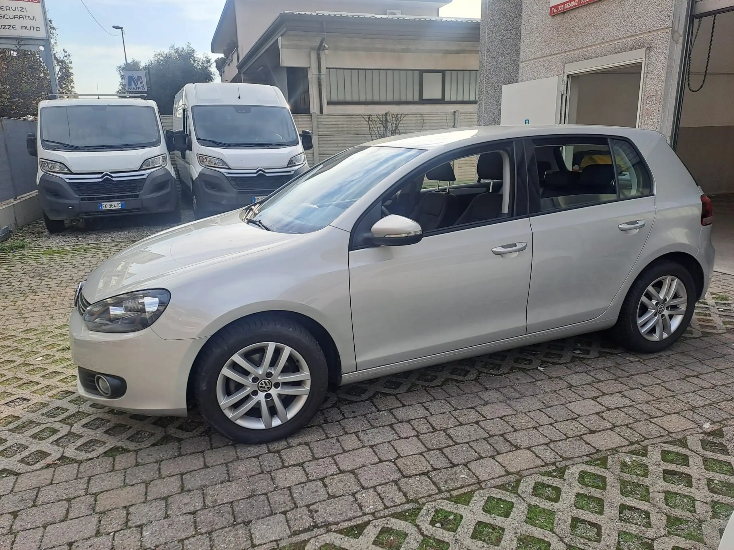 Volkswagen - Golf