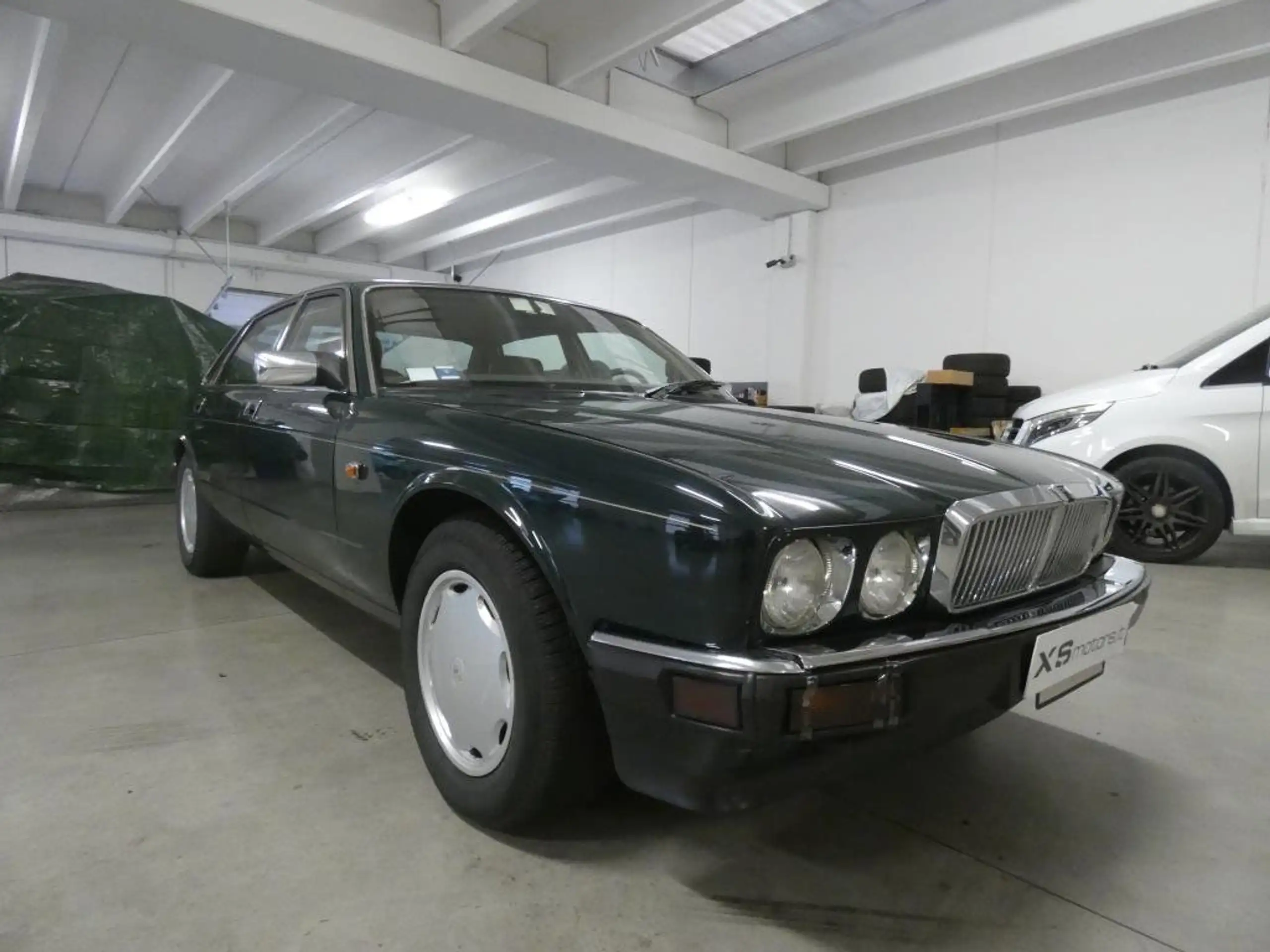 Jaguar - XJ6