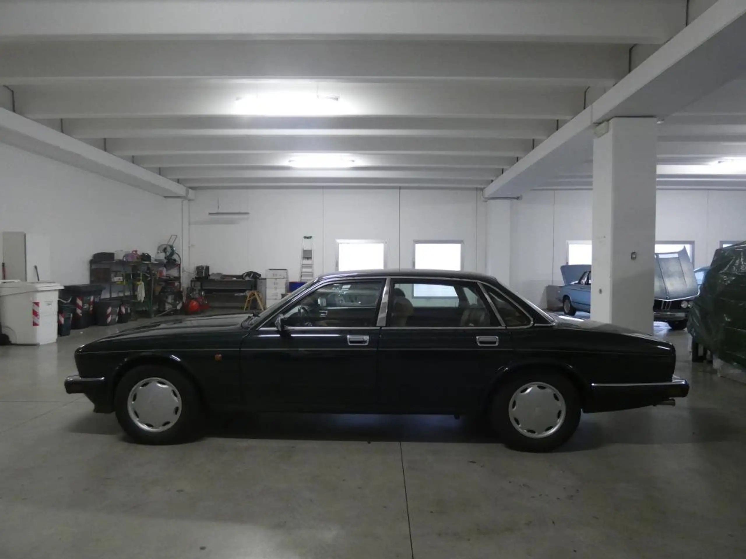 Jaguar - XJ6