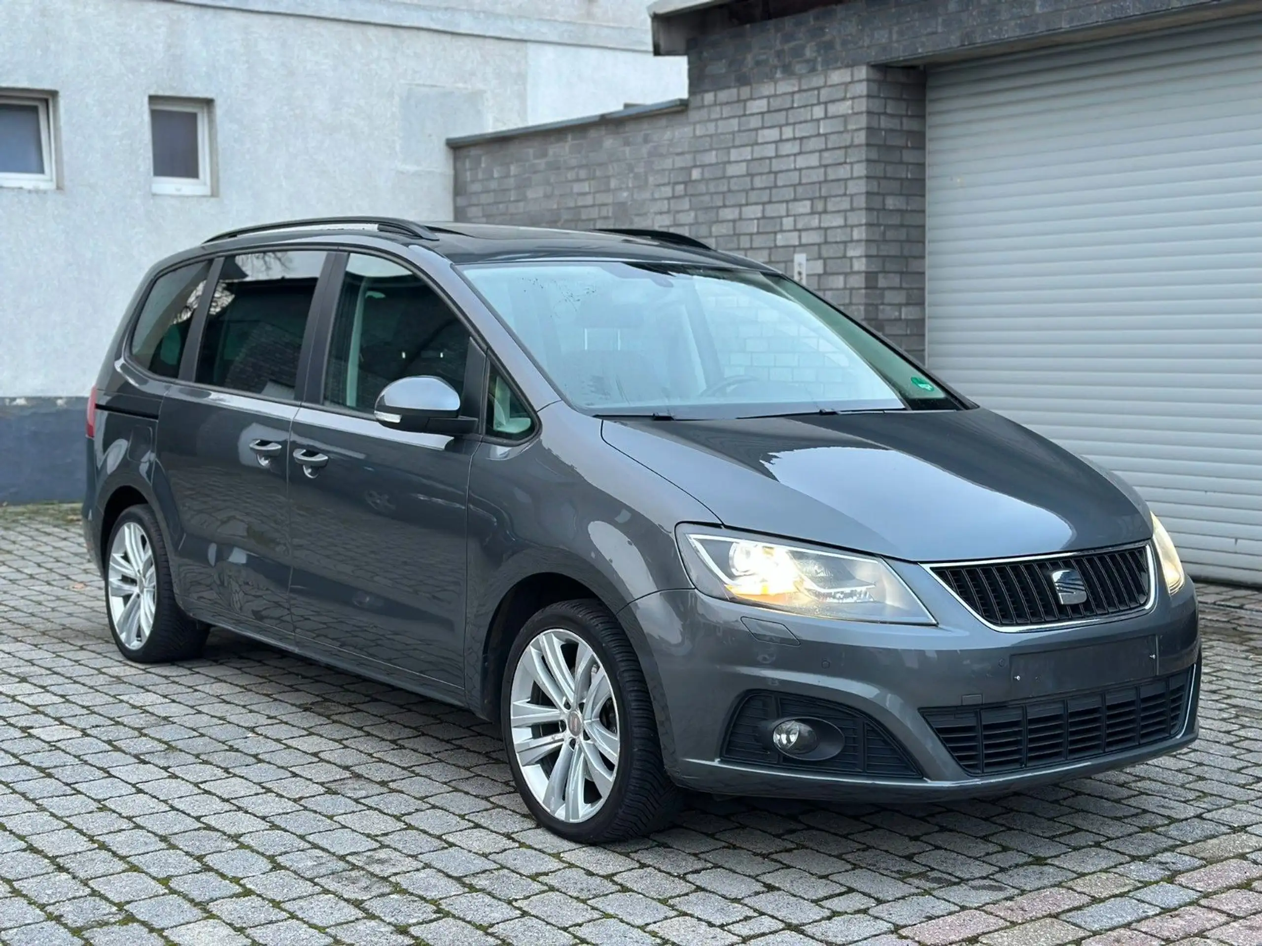 SEAT - Alhambra