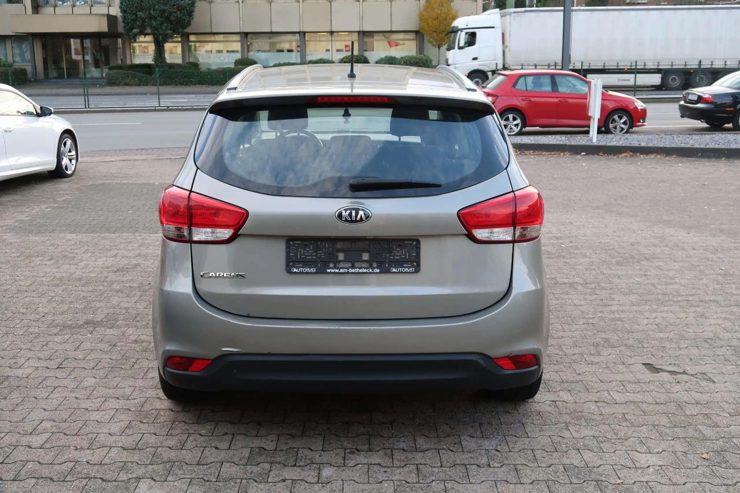 Kia - Carens