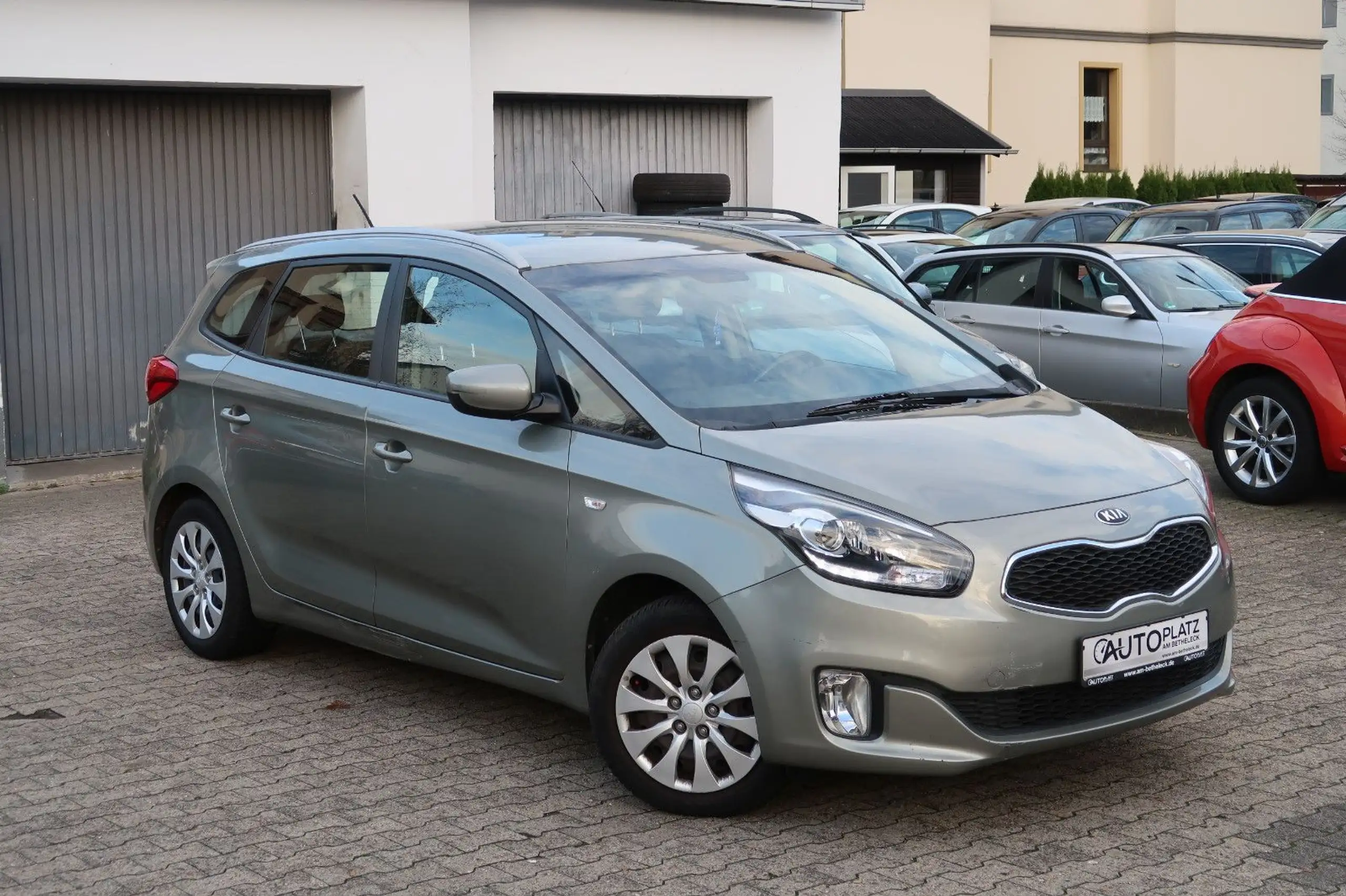 Kia - Carens