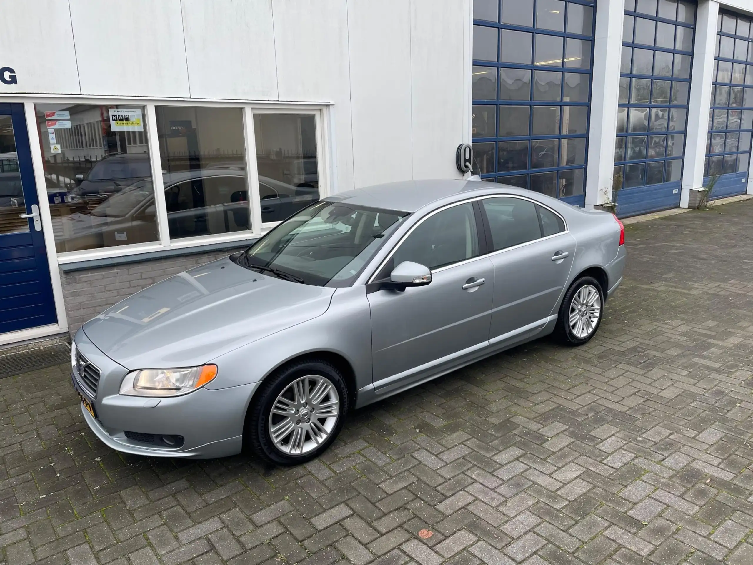 Volvo - S80