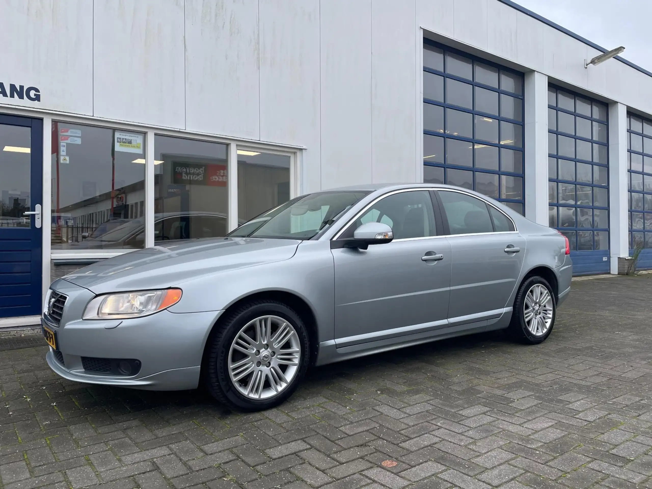 Volvo - S80