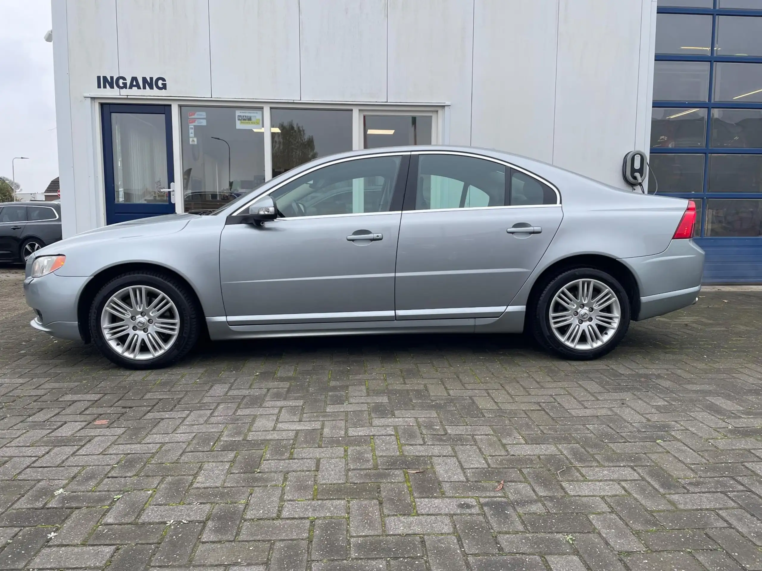 Volvo - S80