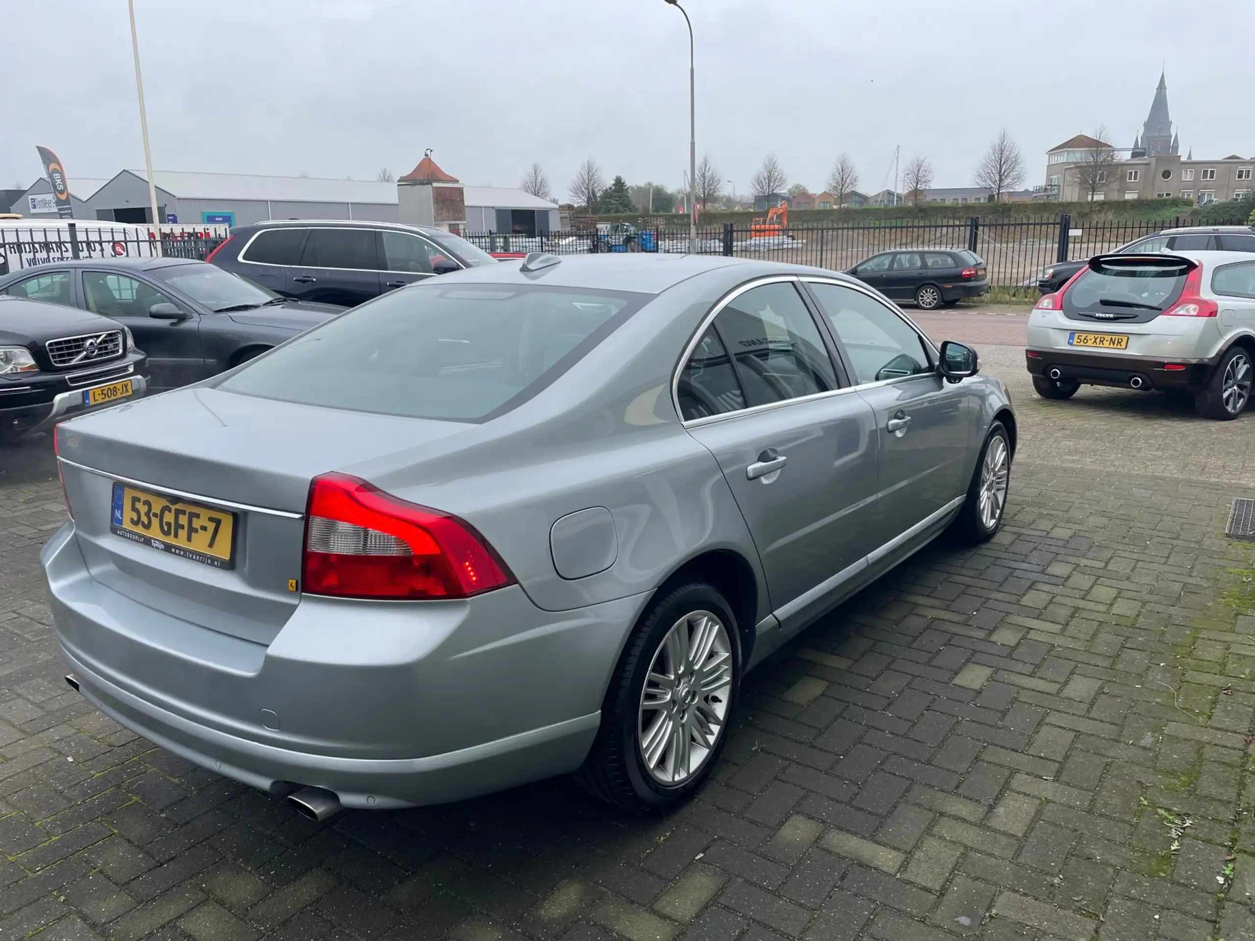 Volvo - S80