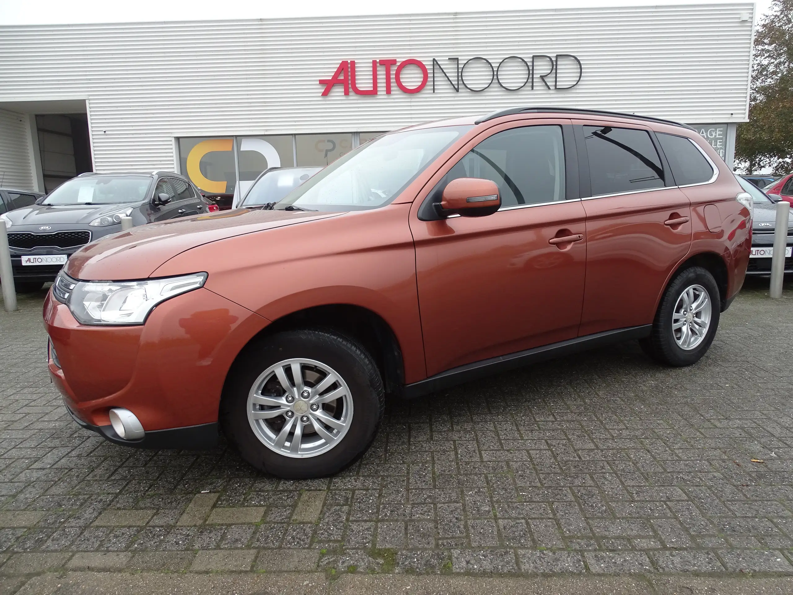 Mitsubishi - Outlander