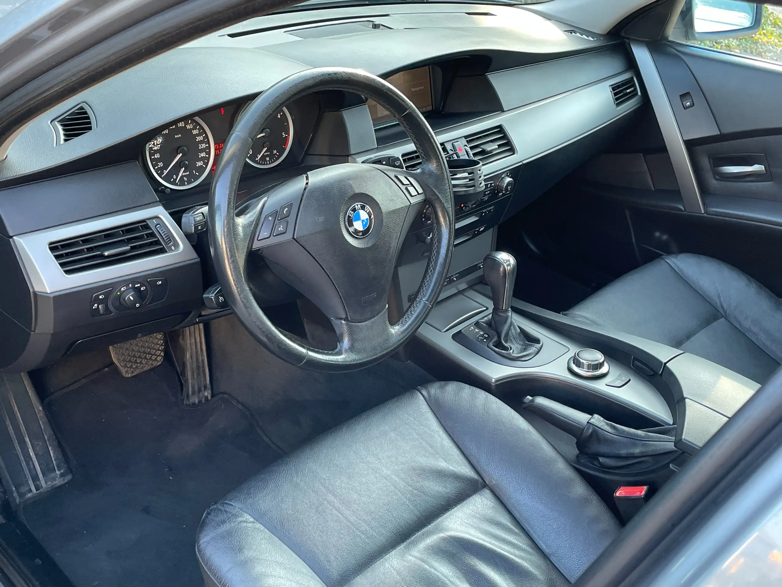 BMW - 525