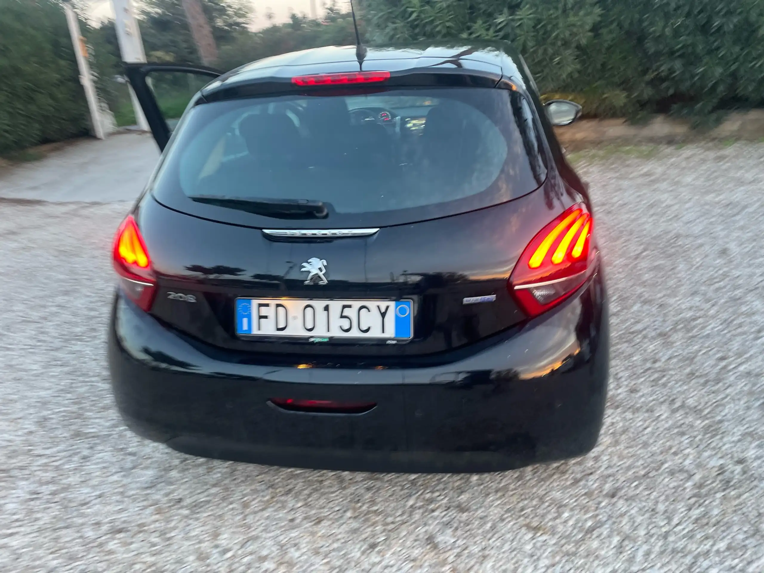 Peugeot - 208