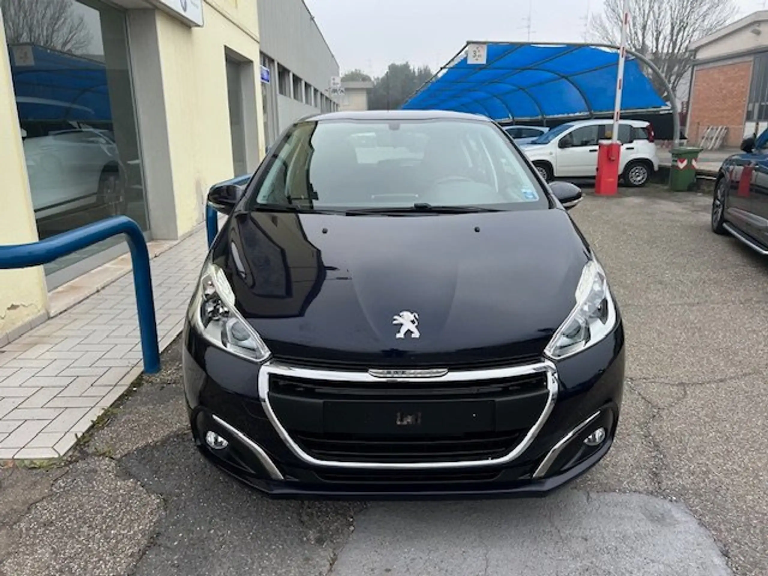 Peugeot - 208