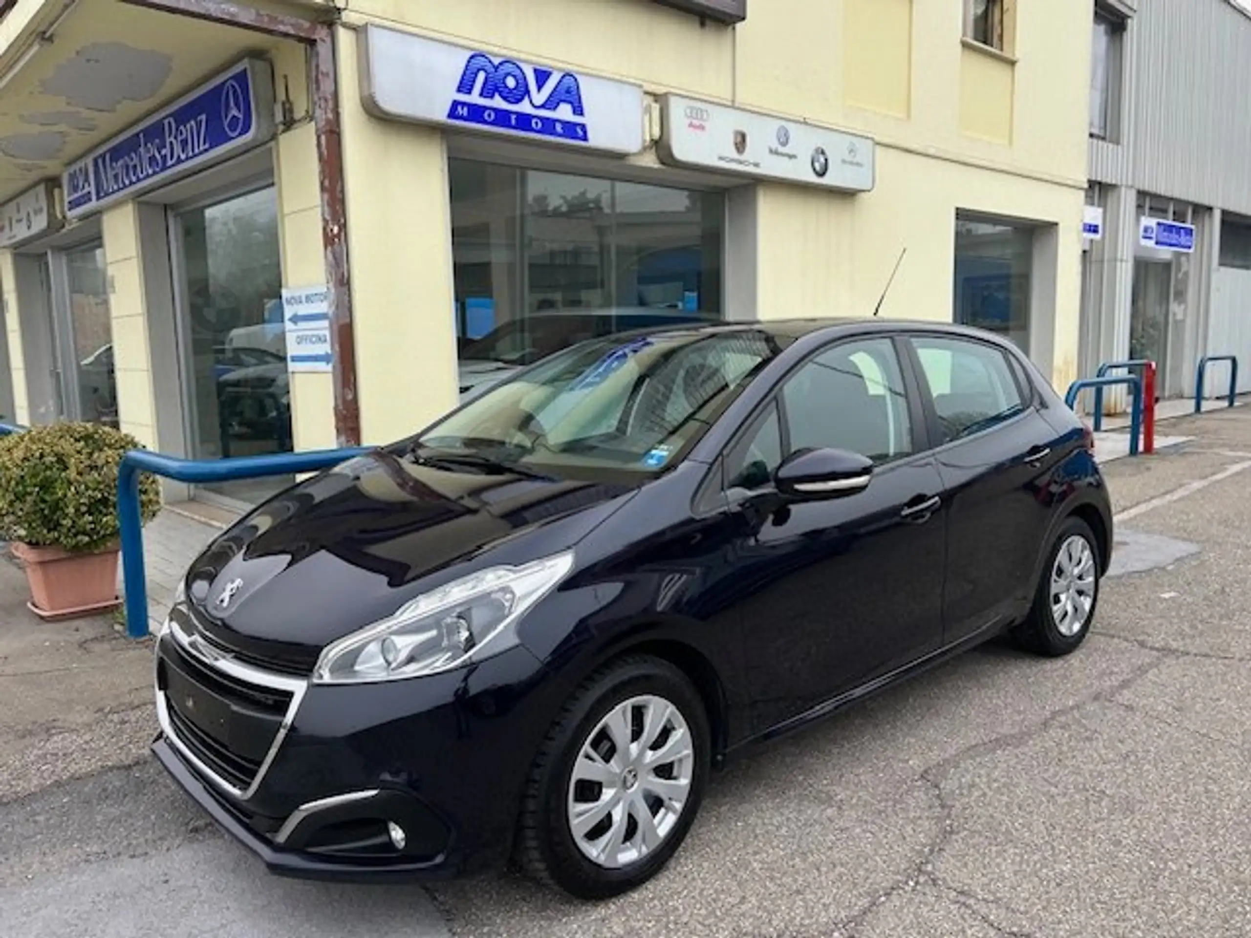 Peugeot - 208