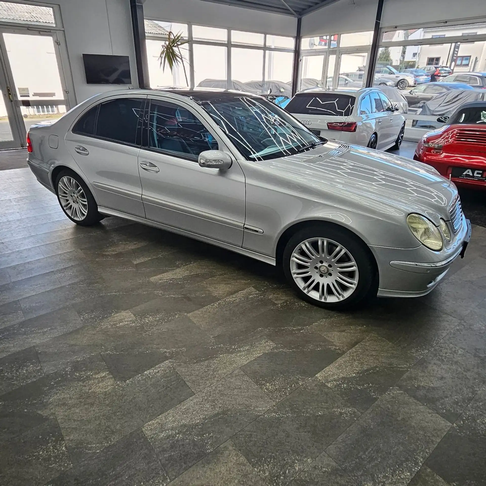 Mercedes-Benz - E 500