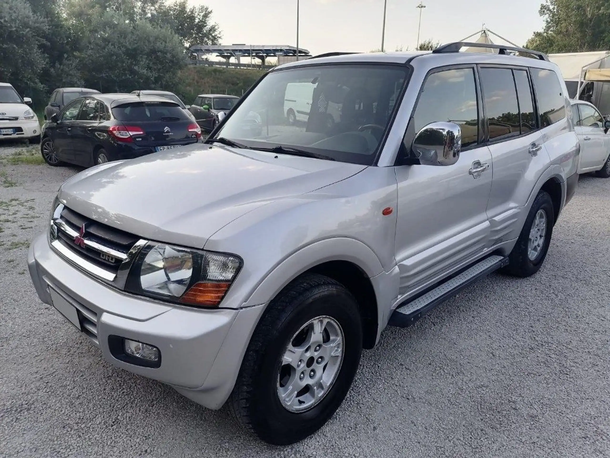 Mitsubishi - Pajero