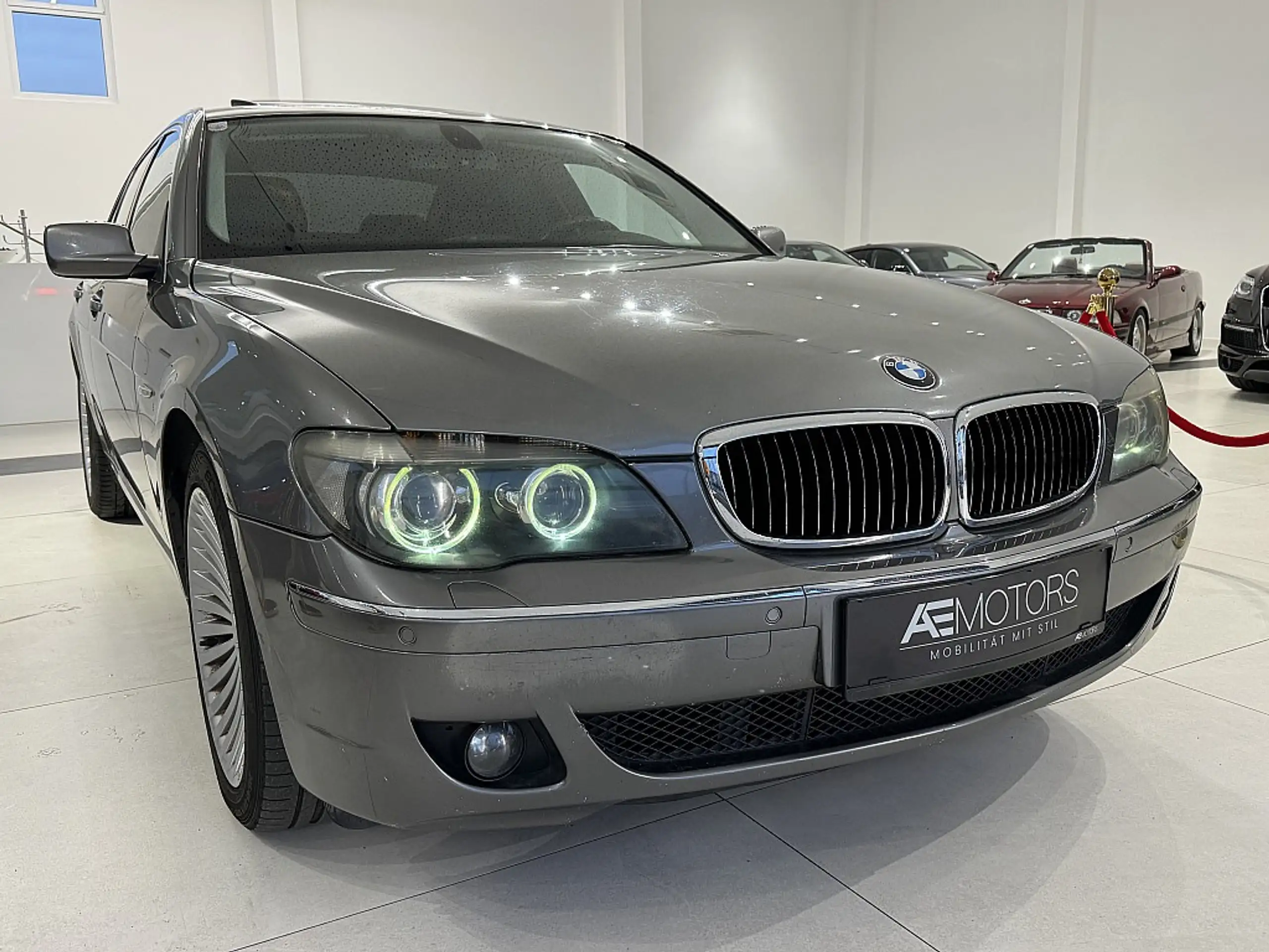 BMW - 730