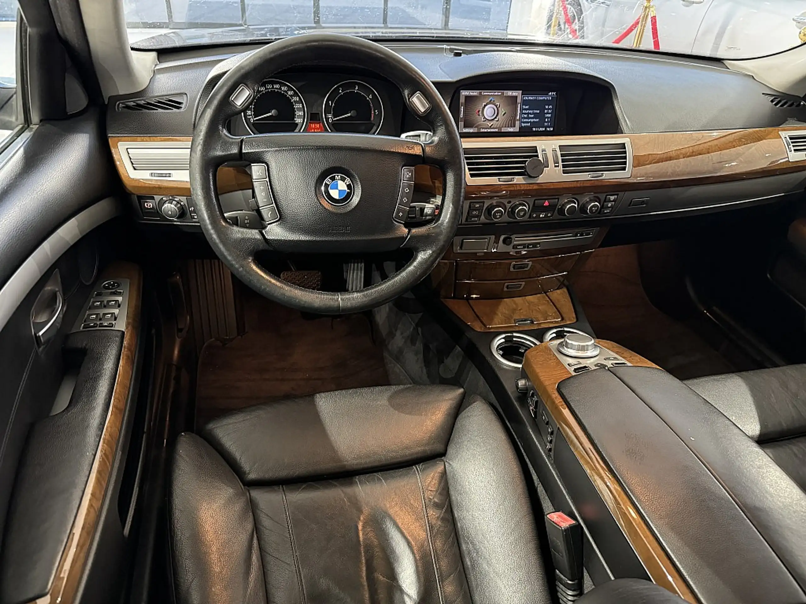 BMW - 730