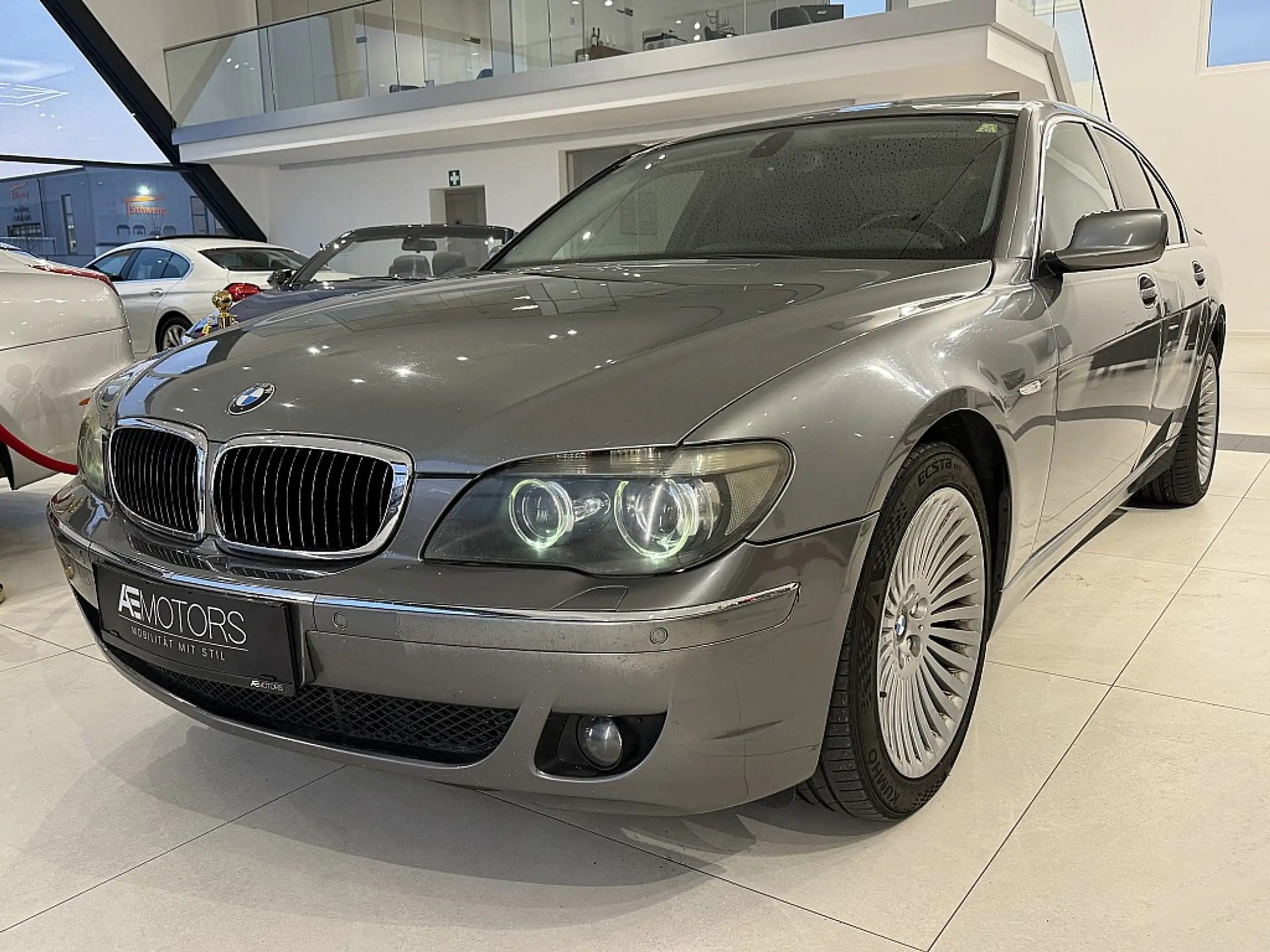 BMW - 730