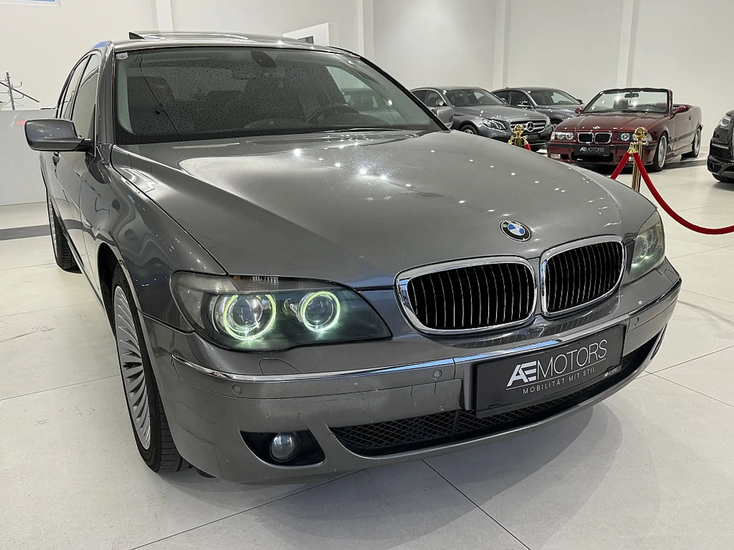 BMW - 730