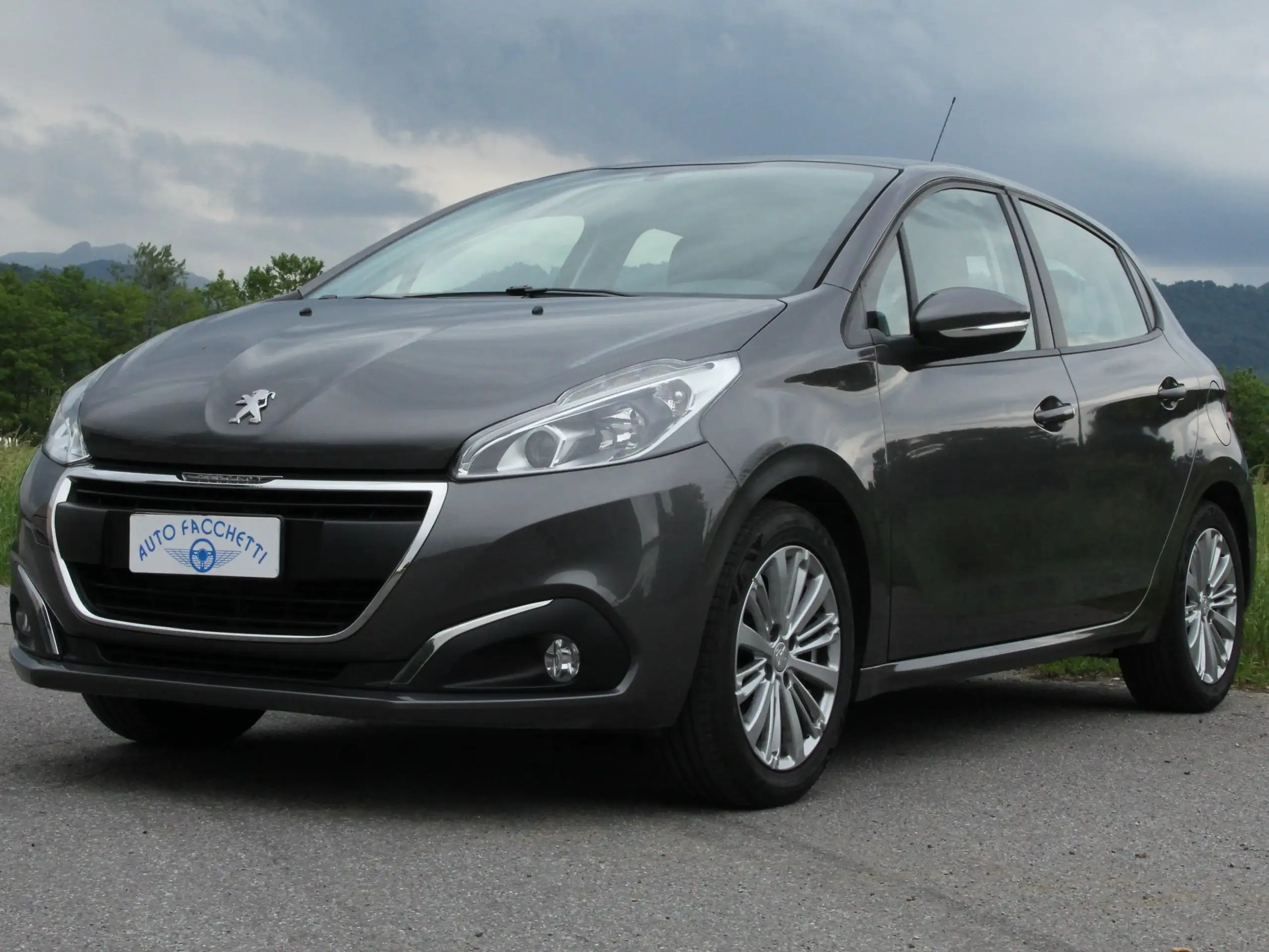 Peugeot - 208