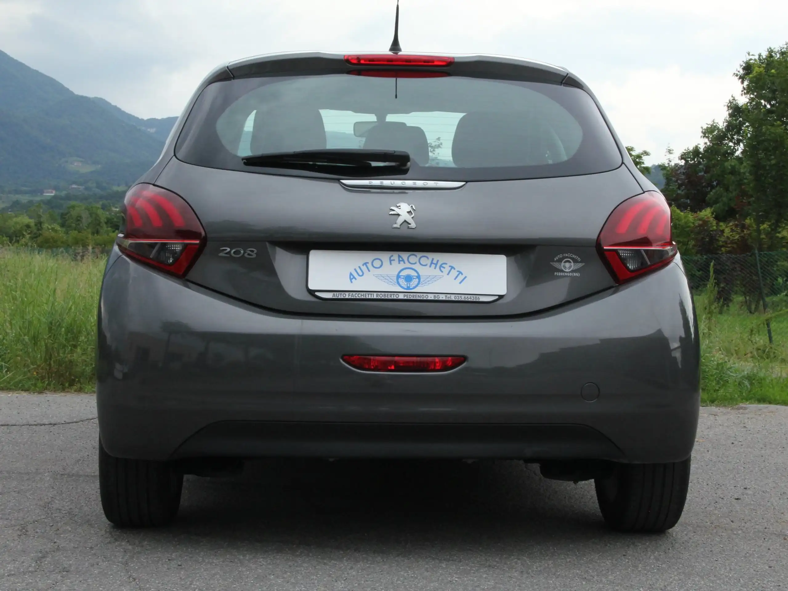 Peugeot - 208